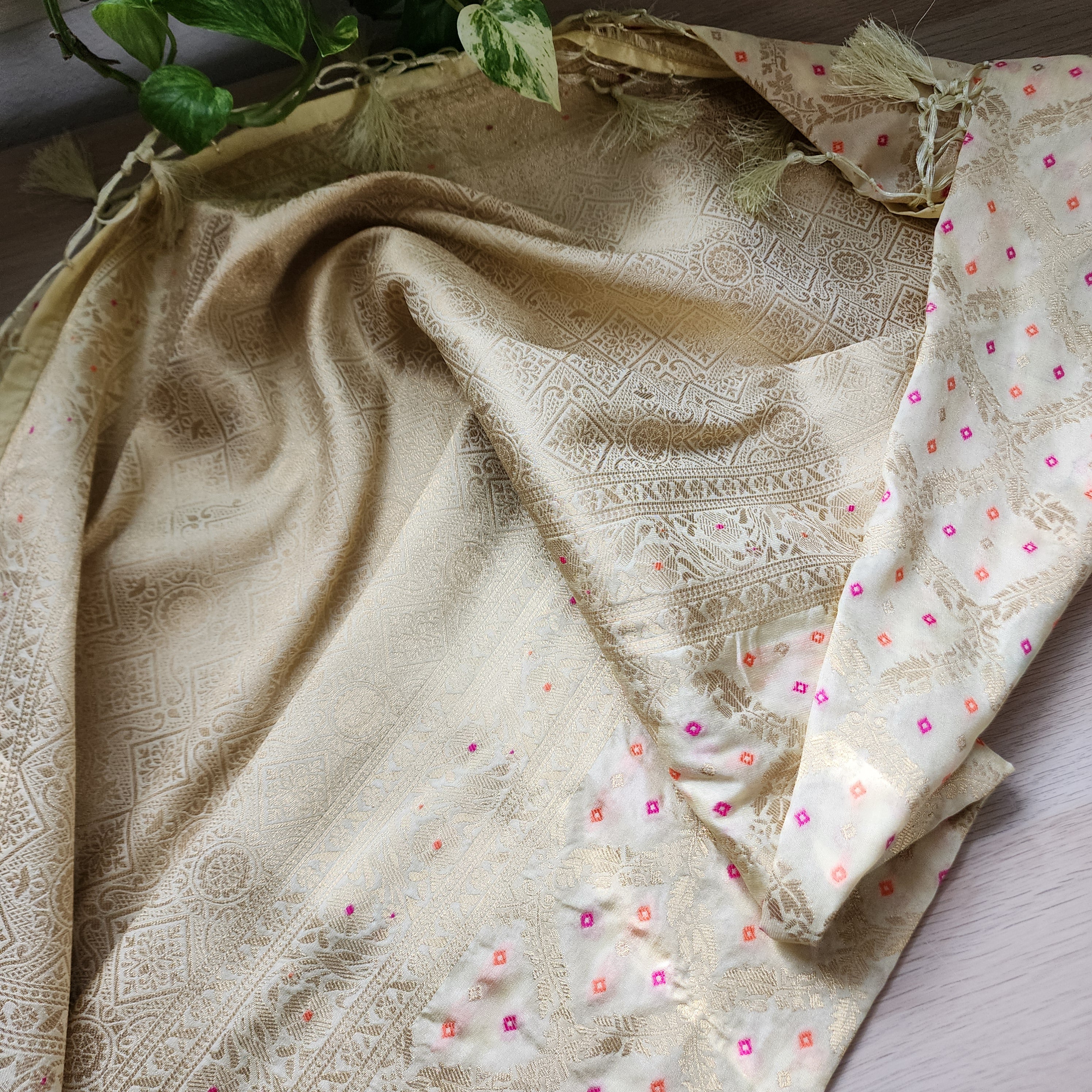 Cream Bandhani Dupatta with Traditional Jaal