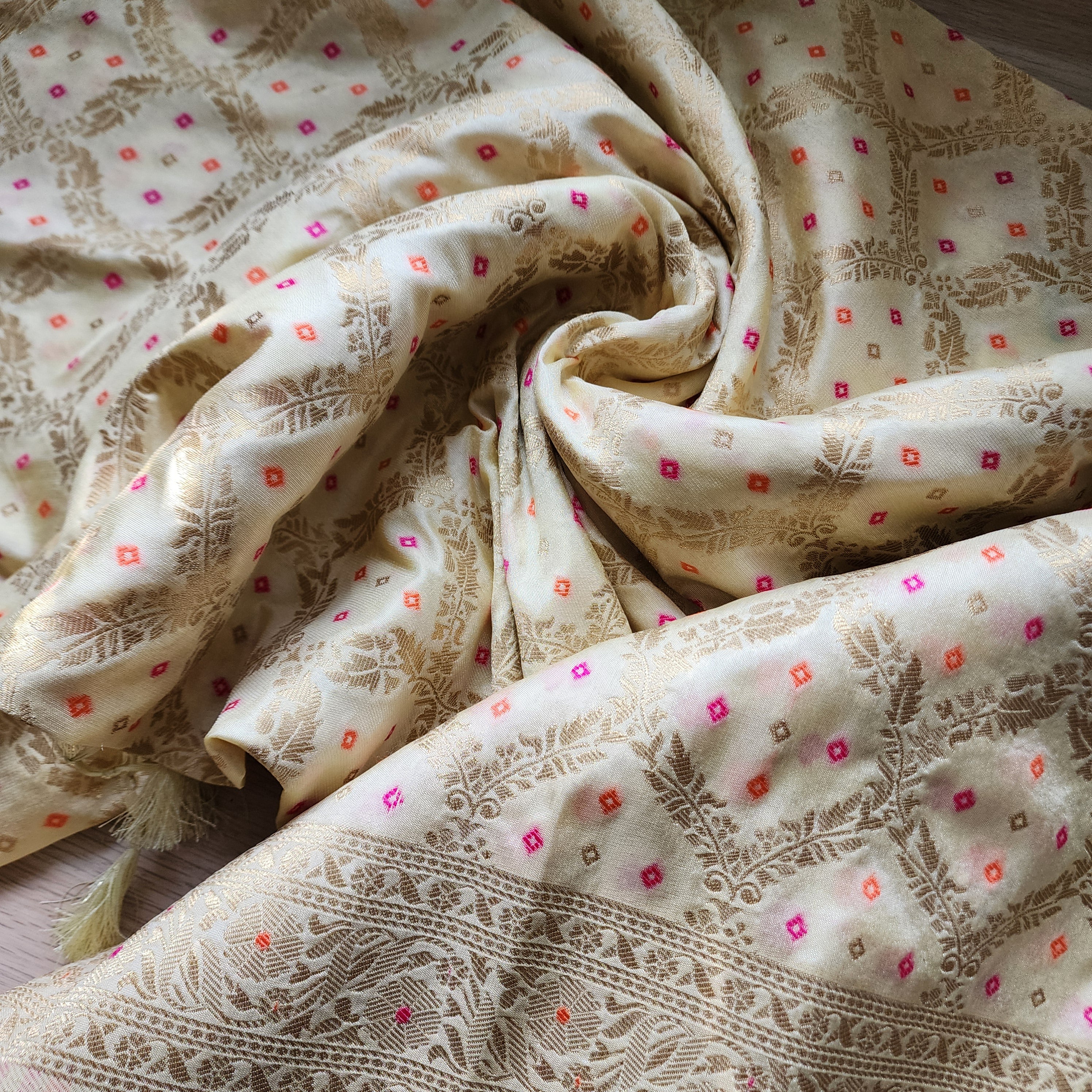 Cream Bandhani Dupatta with Traditional Jaal
