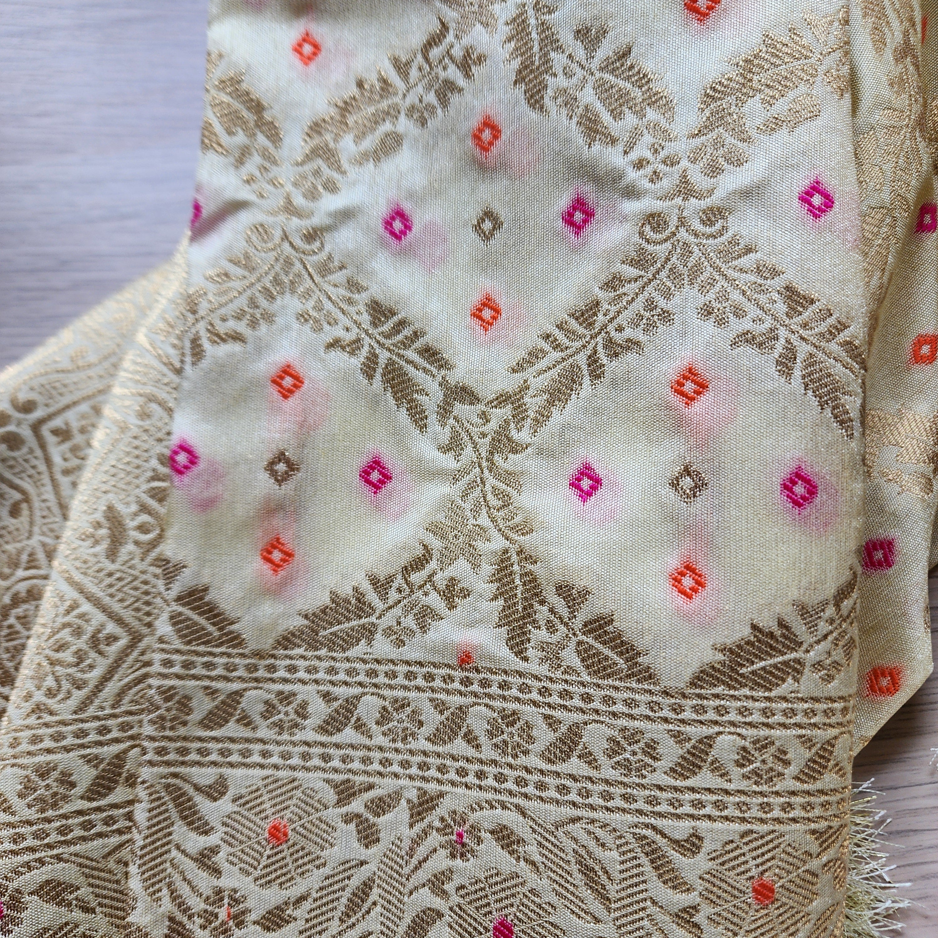 Cream Bandhani Dupatta with Traditional Jaal