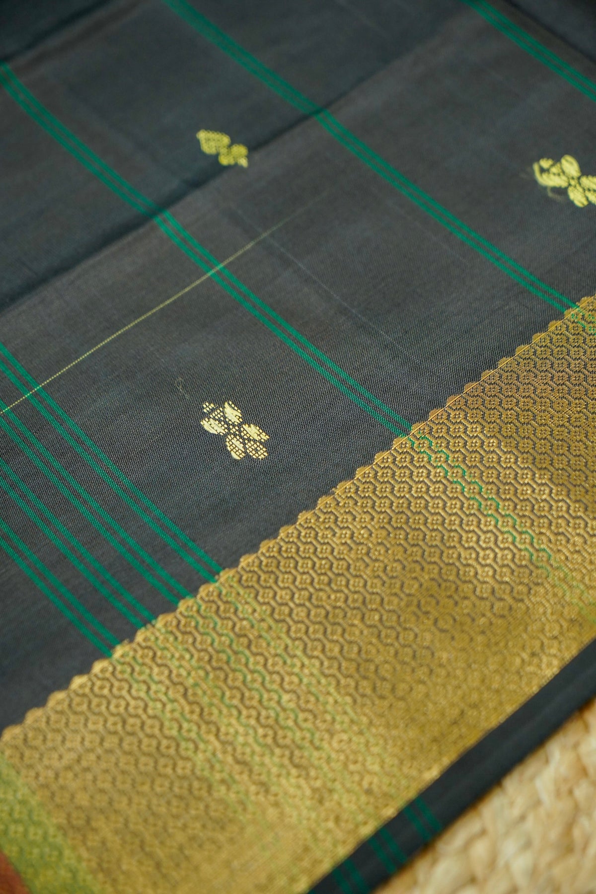 Suvarna - Peach Copper Maheshwari Silk Saree
