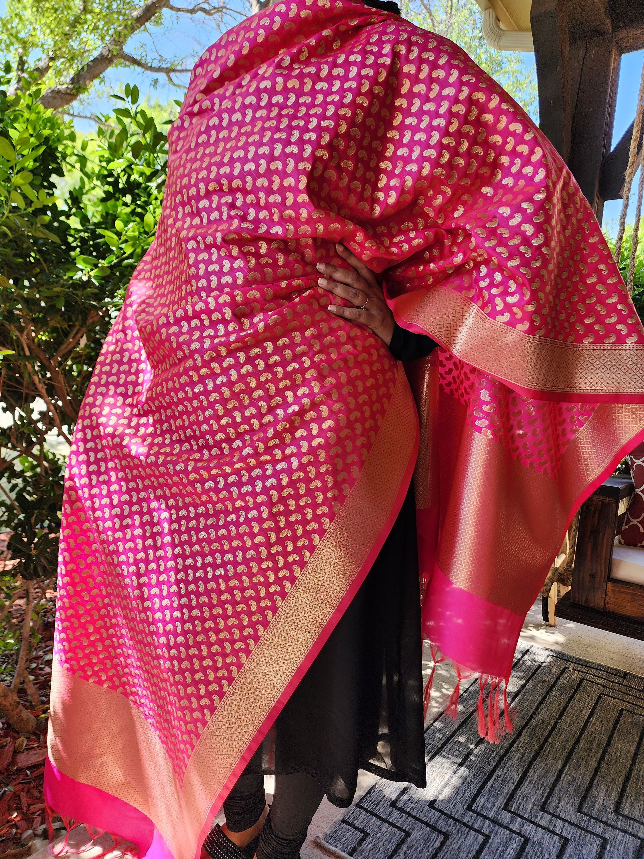 Banarasi Silk Pink Dupatta with gold handweaving