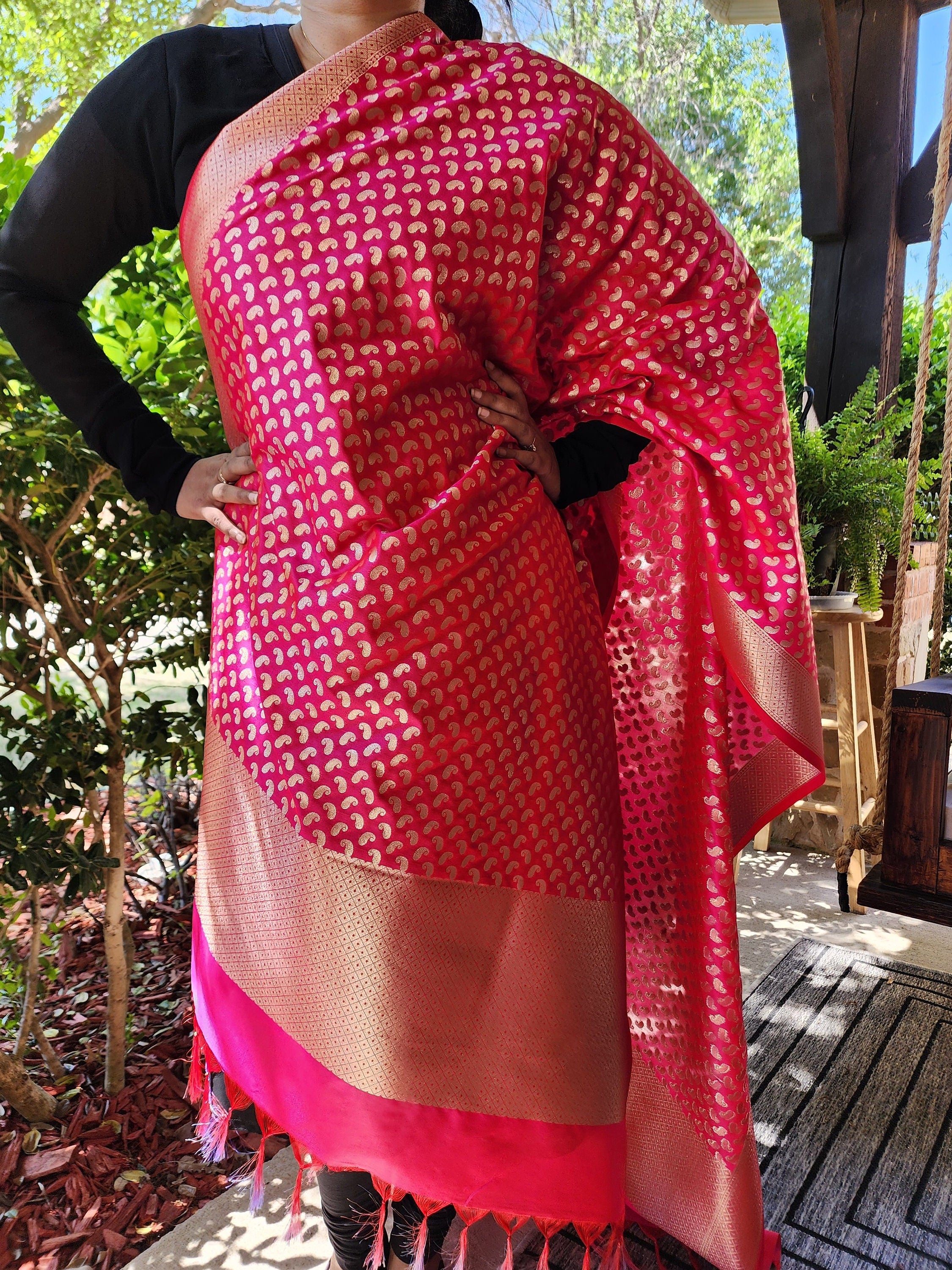 Banarasi Silk Bubble Gum Pink Dupatta with gold handweaving