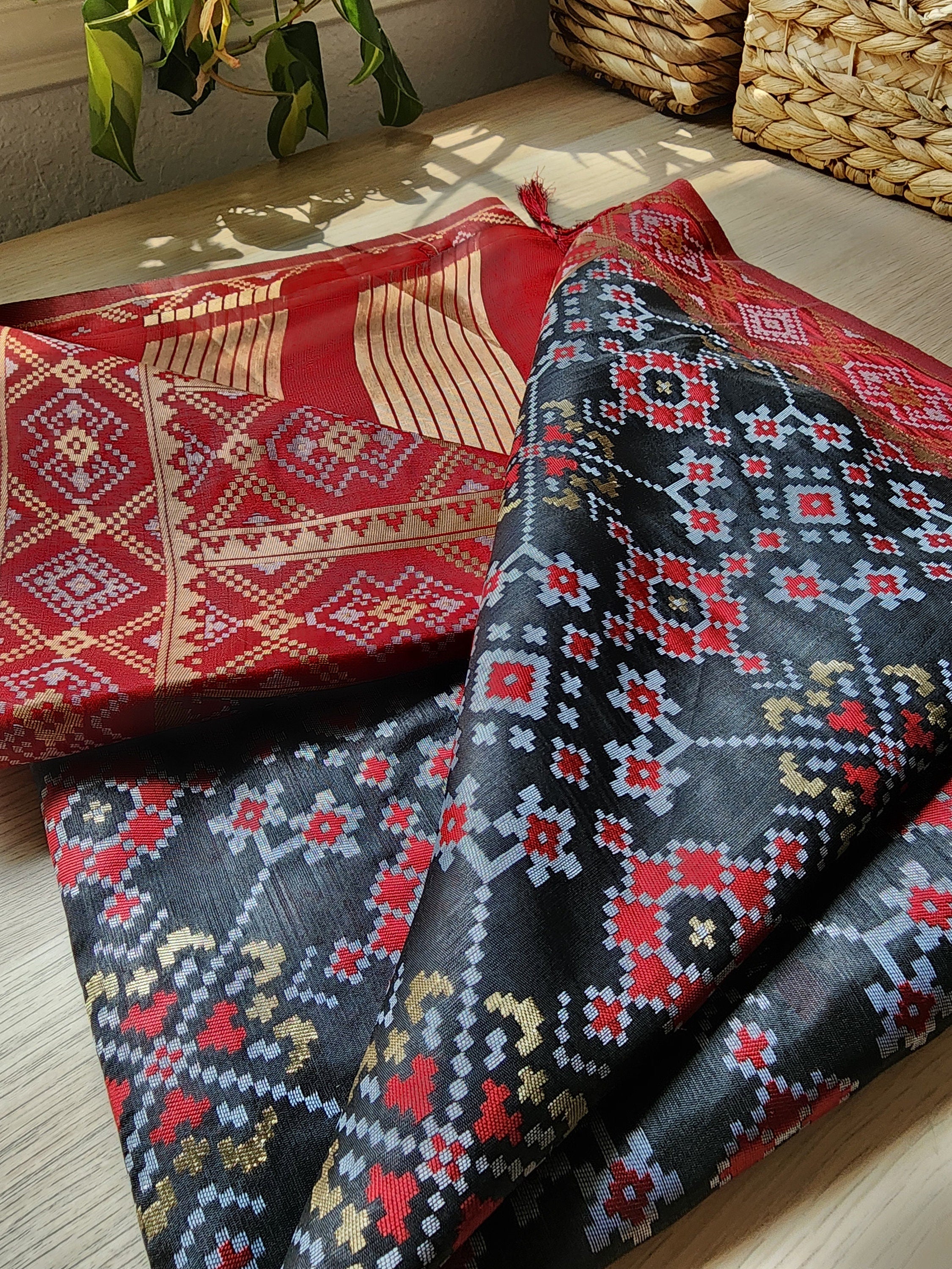 Banarasi Silk Handwoven Black & Maroon Dupatta