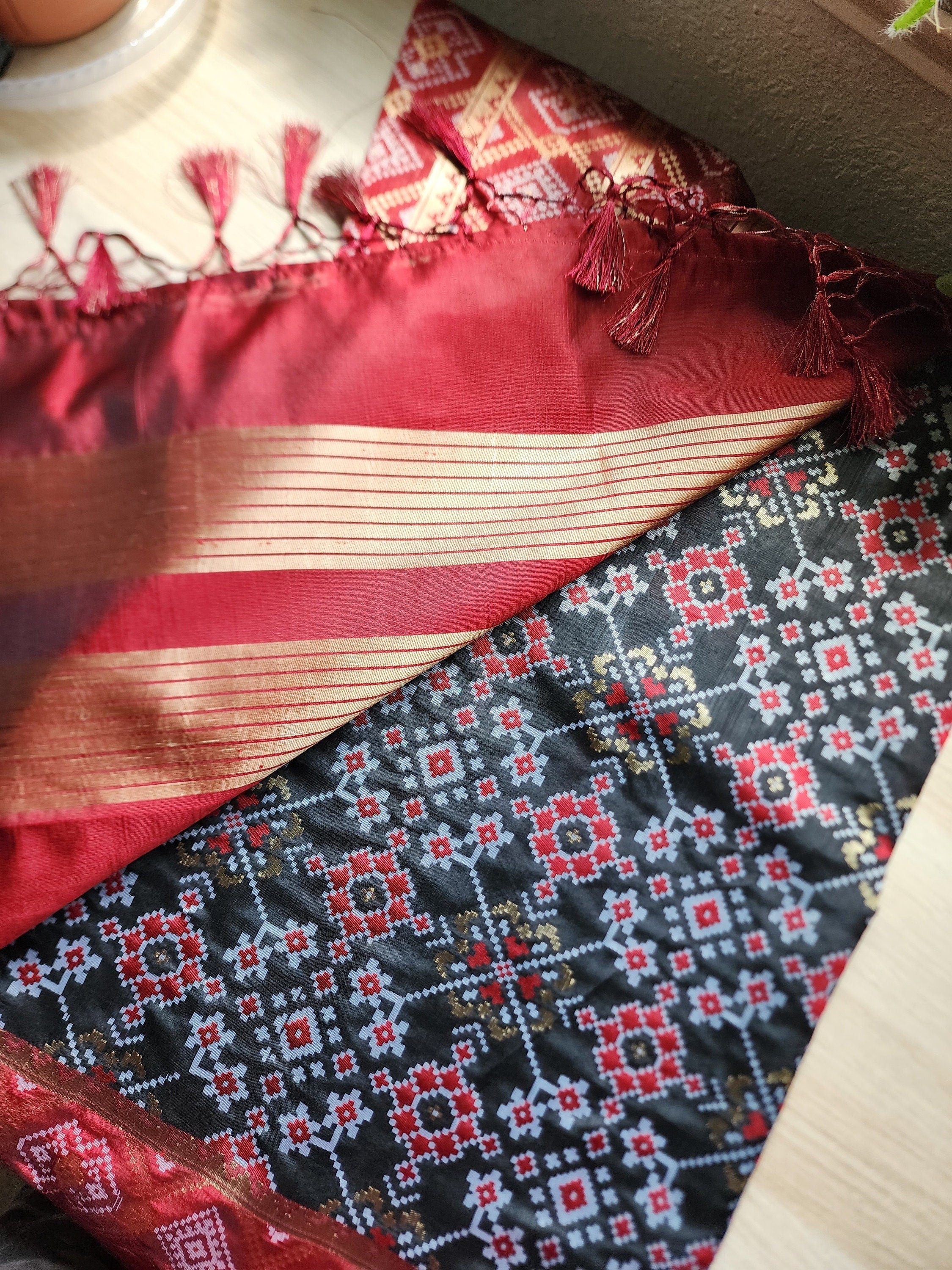 Banarasi Silk Handwoven Black & Maroon Dupatta