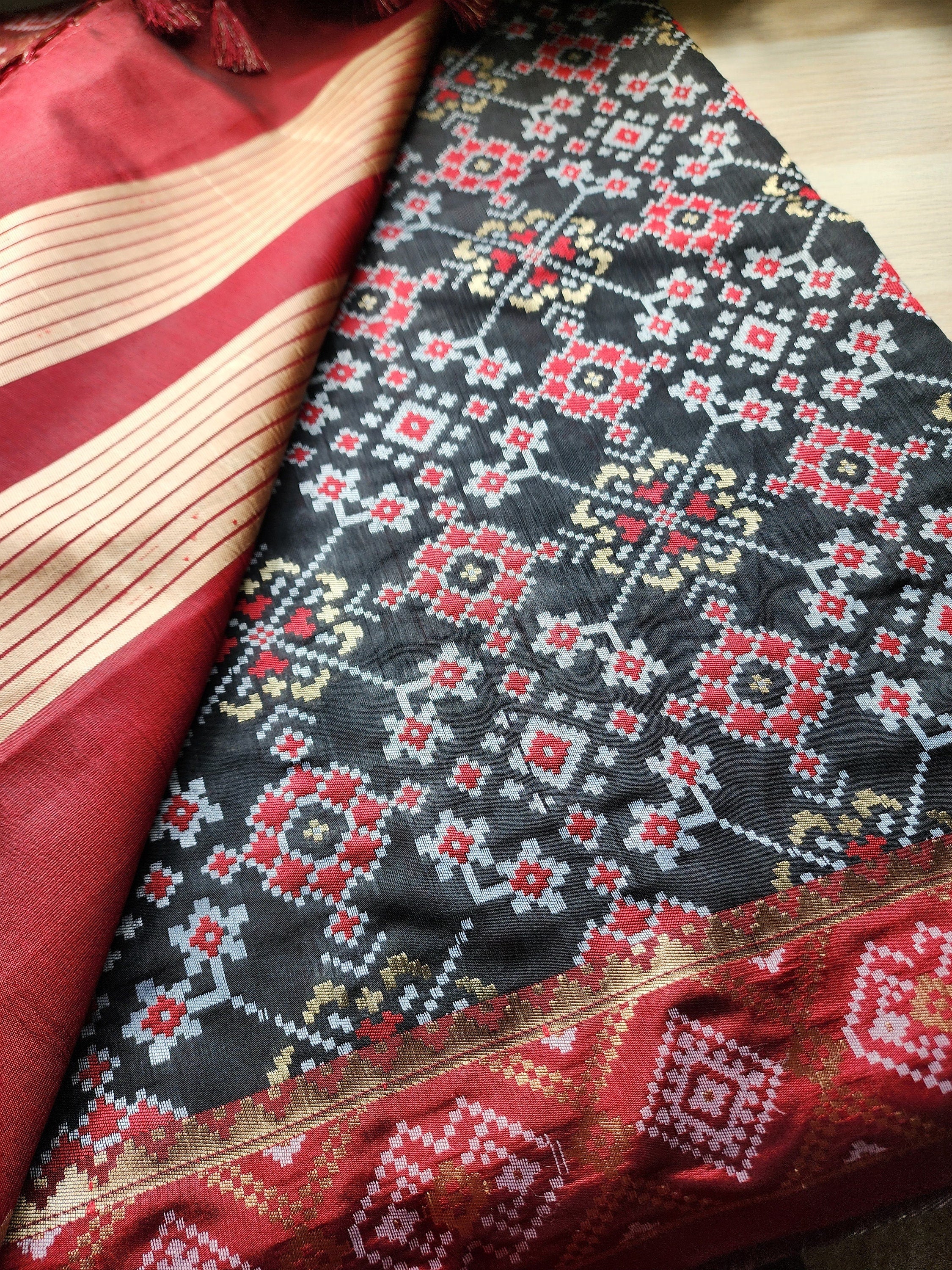 Banarasi Silk Handwoven Black & Maroon Dupatta
