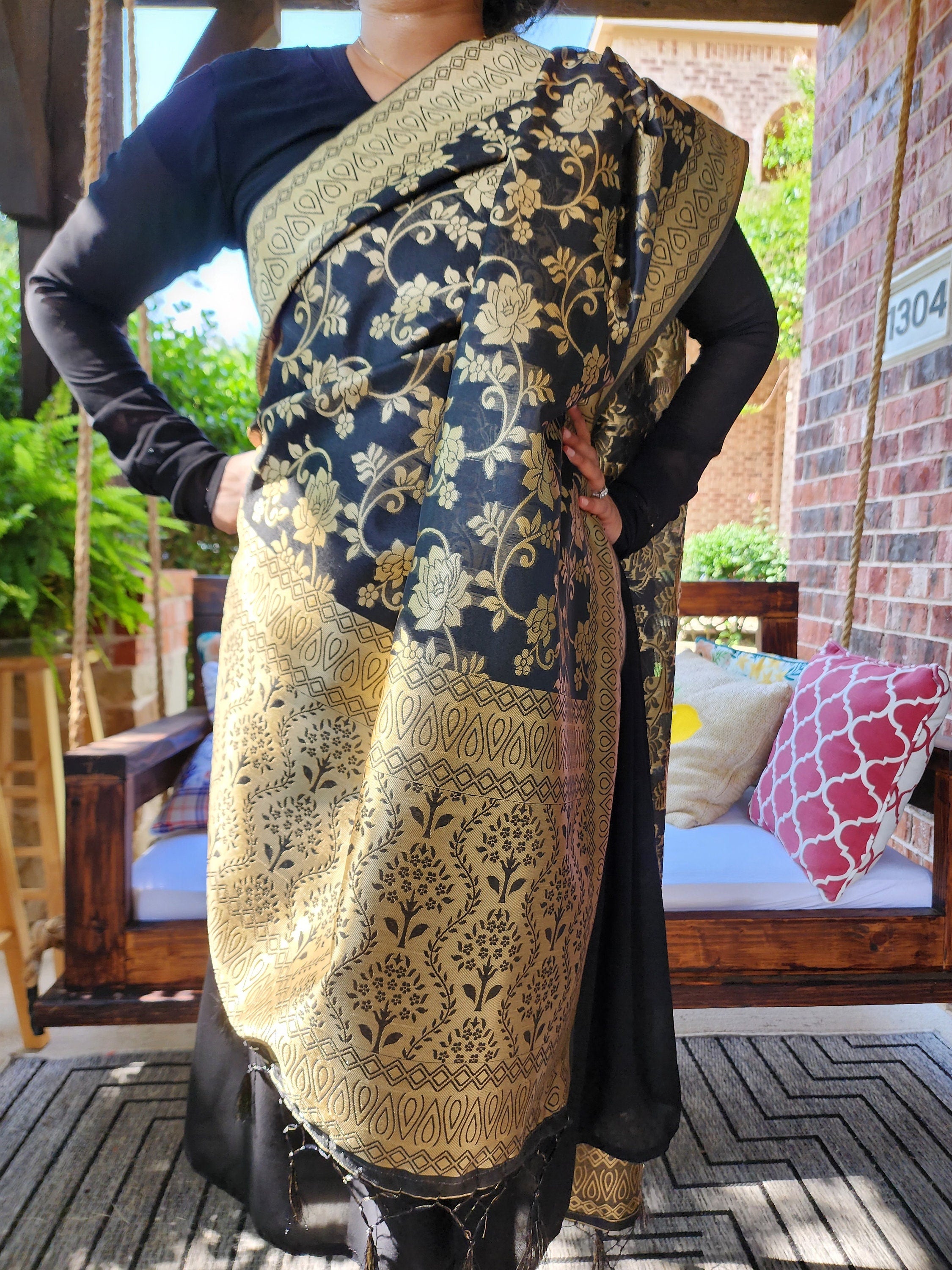 Banarasi Silk Handwoven Black Dupatta with golden weaving
