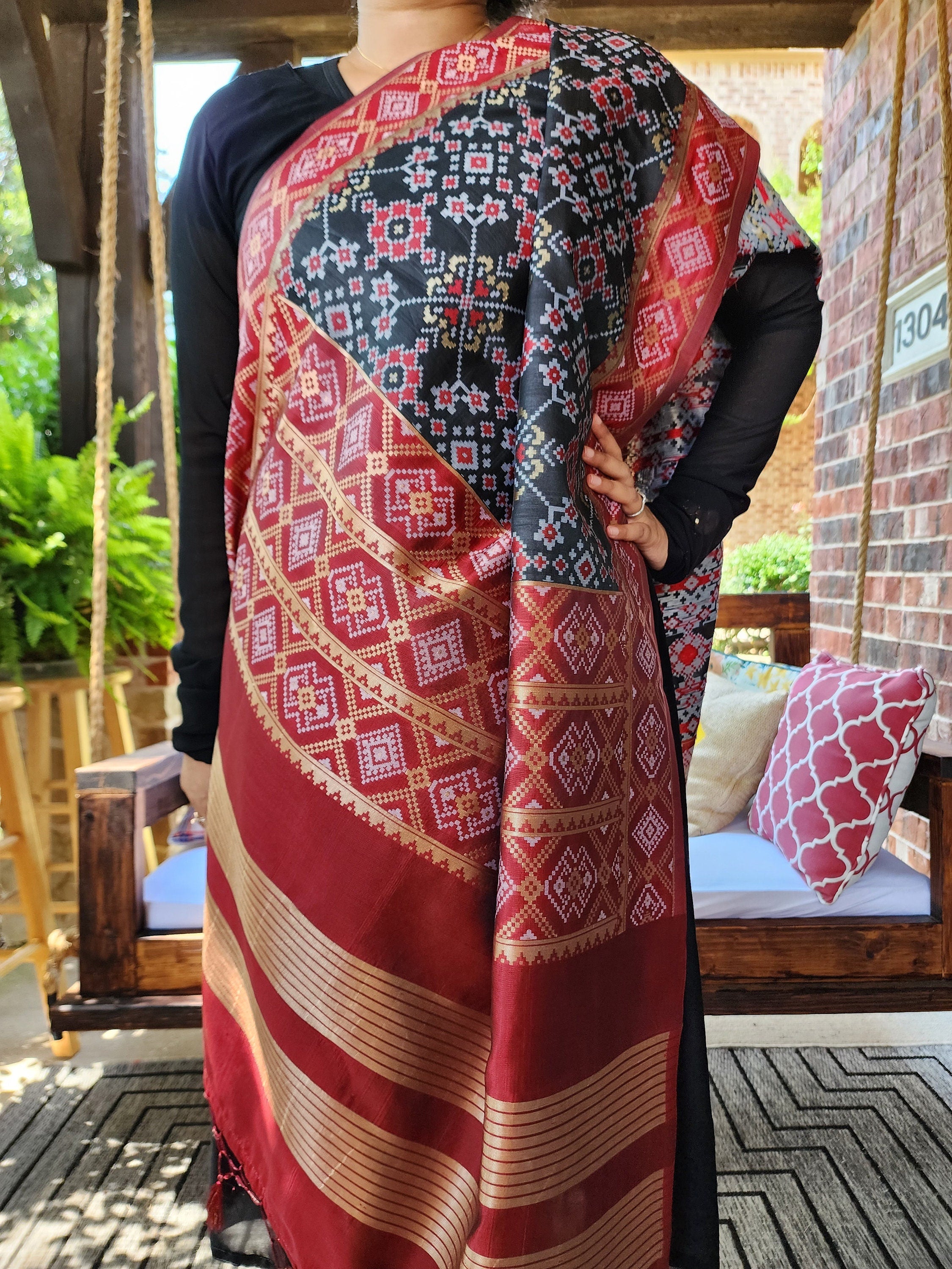 Banarasi Silk Handwoven Black & Maroon Dupatta