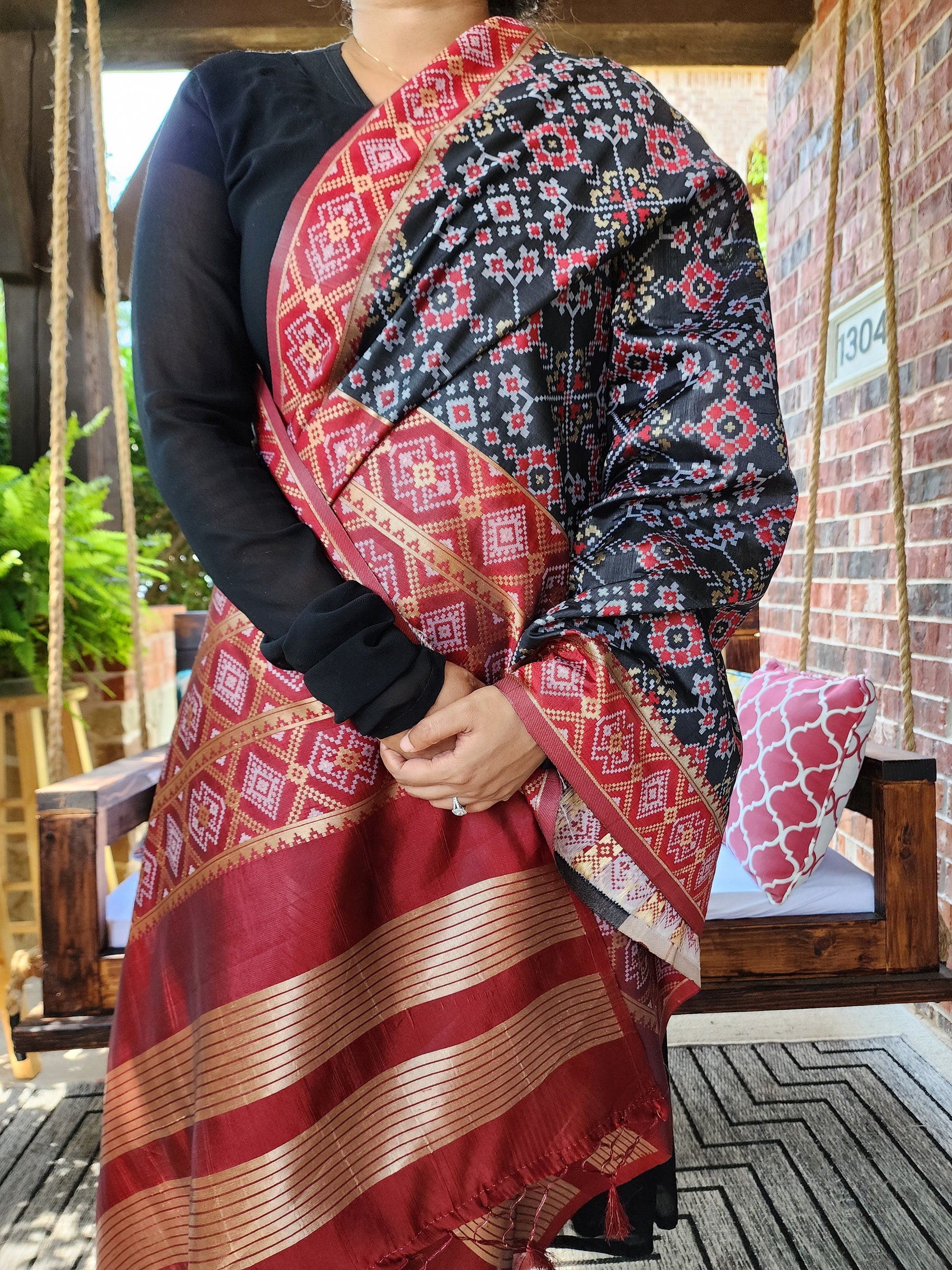 Banarasi Silk Handwoven Black & Maroon Dupatta