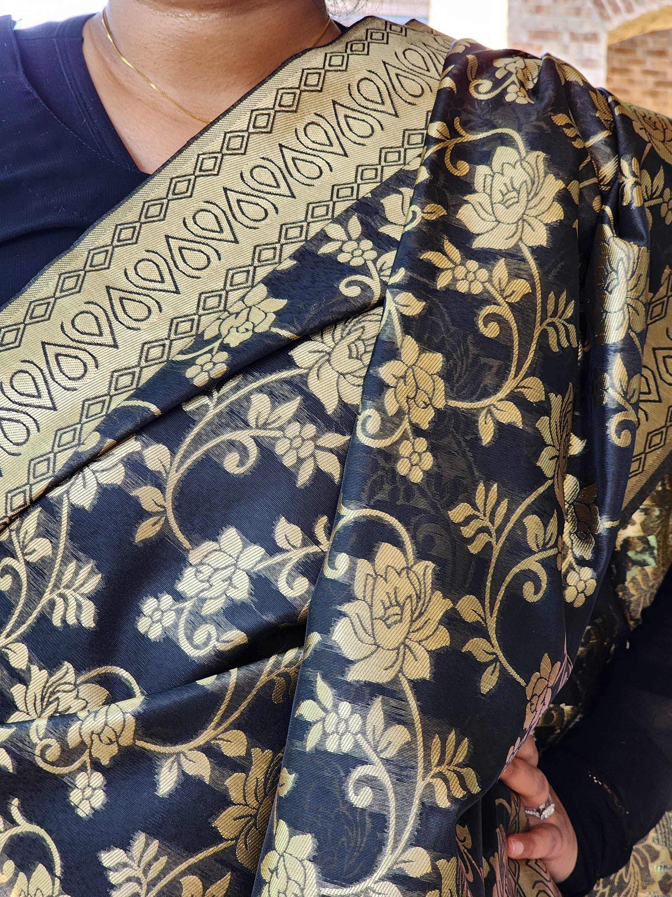Banarasi Silk Handwoven Black Dupatta with golden weaving
