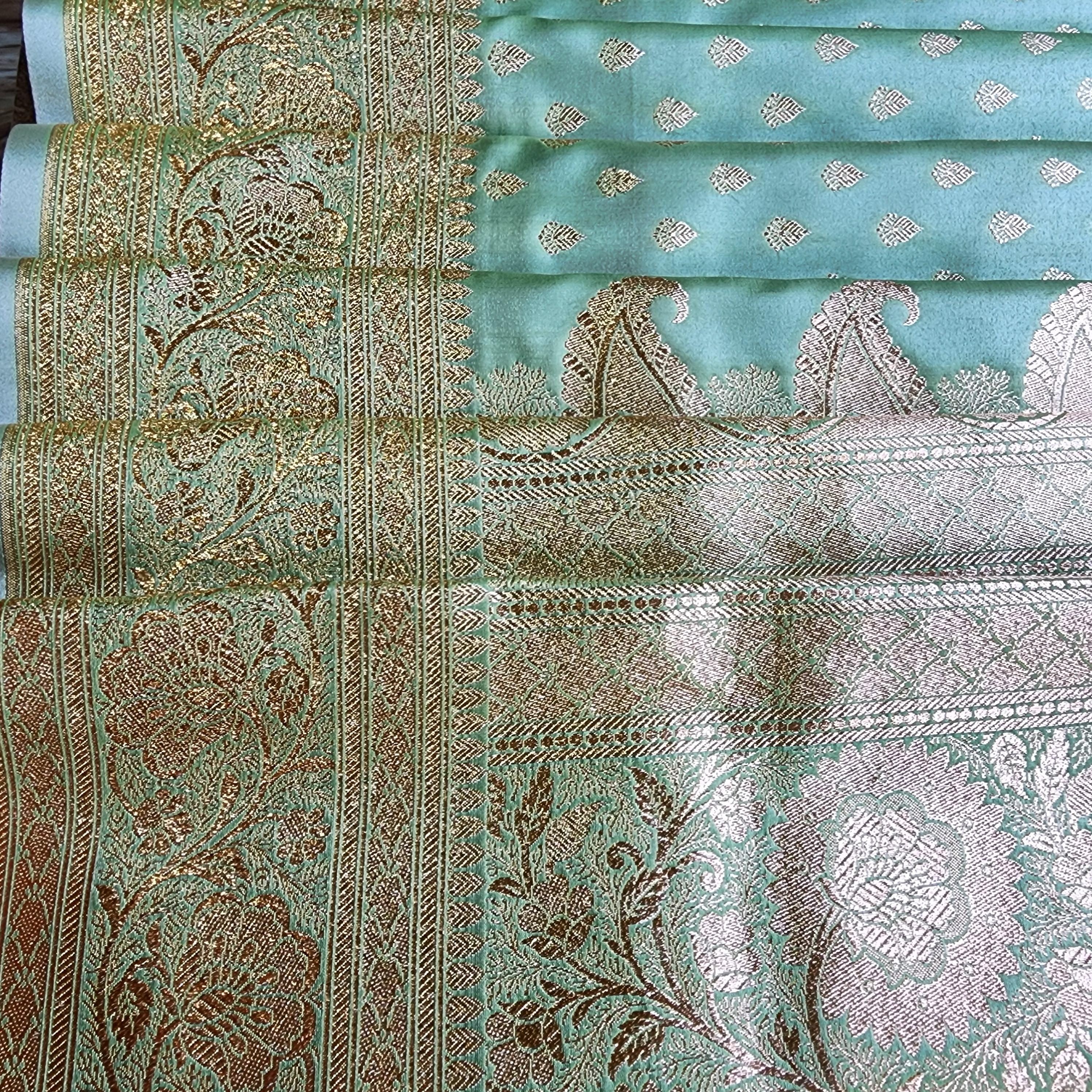 Rich Mehendi Green Banarasi Silk Saree with Gold Zari Weaving