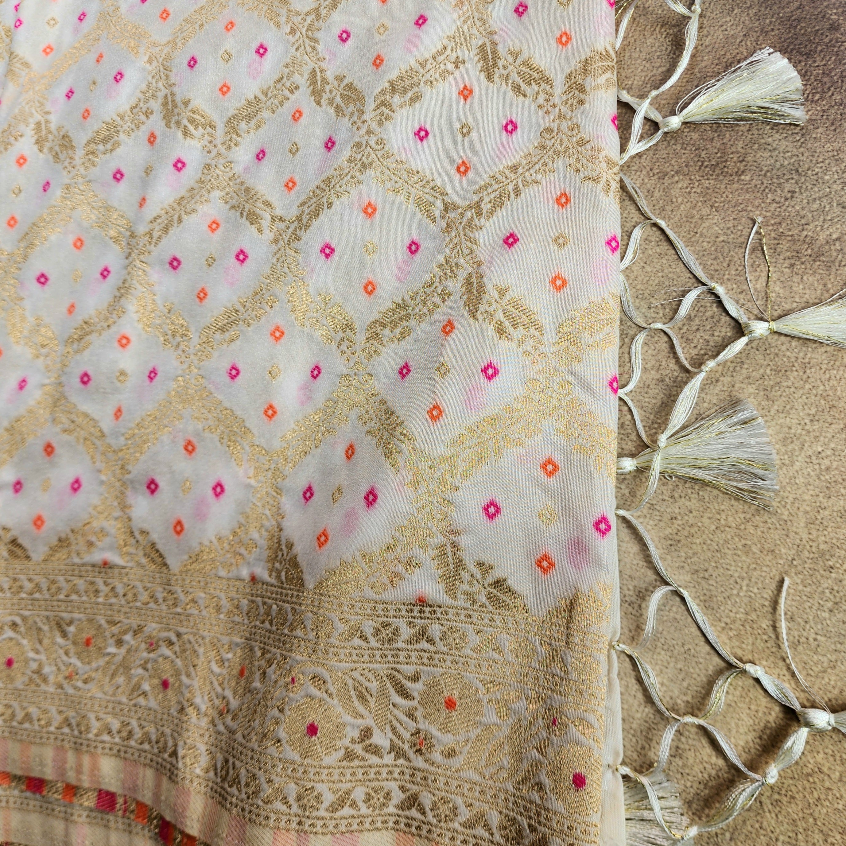 White Bandhani Dupatta with Traditional Jaal