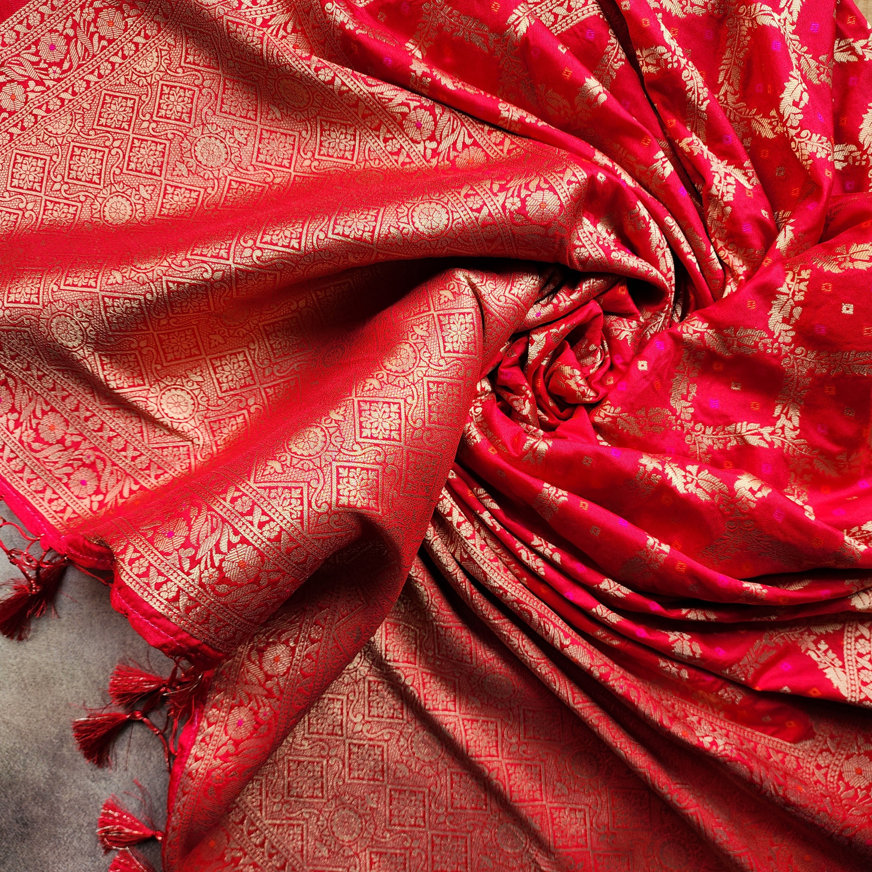 Red Bandhani Dupatta with Traditional Jaal