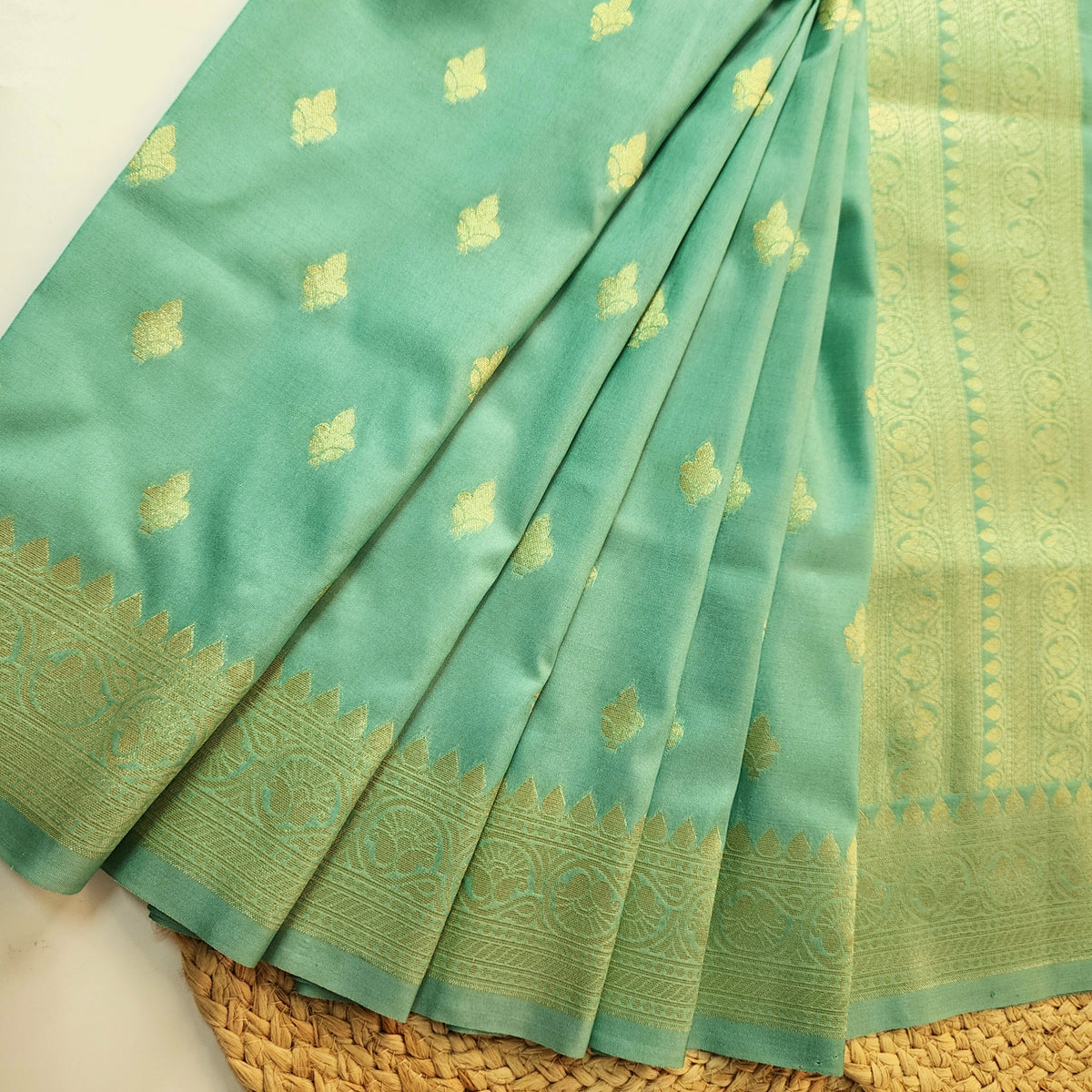 Aqua Green Banarasi Tapetta Silk Leaf Weave Dupatta