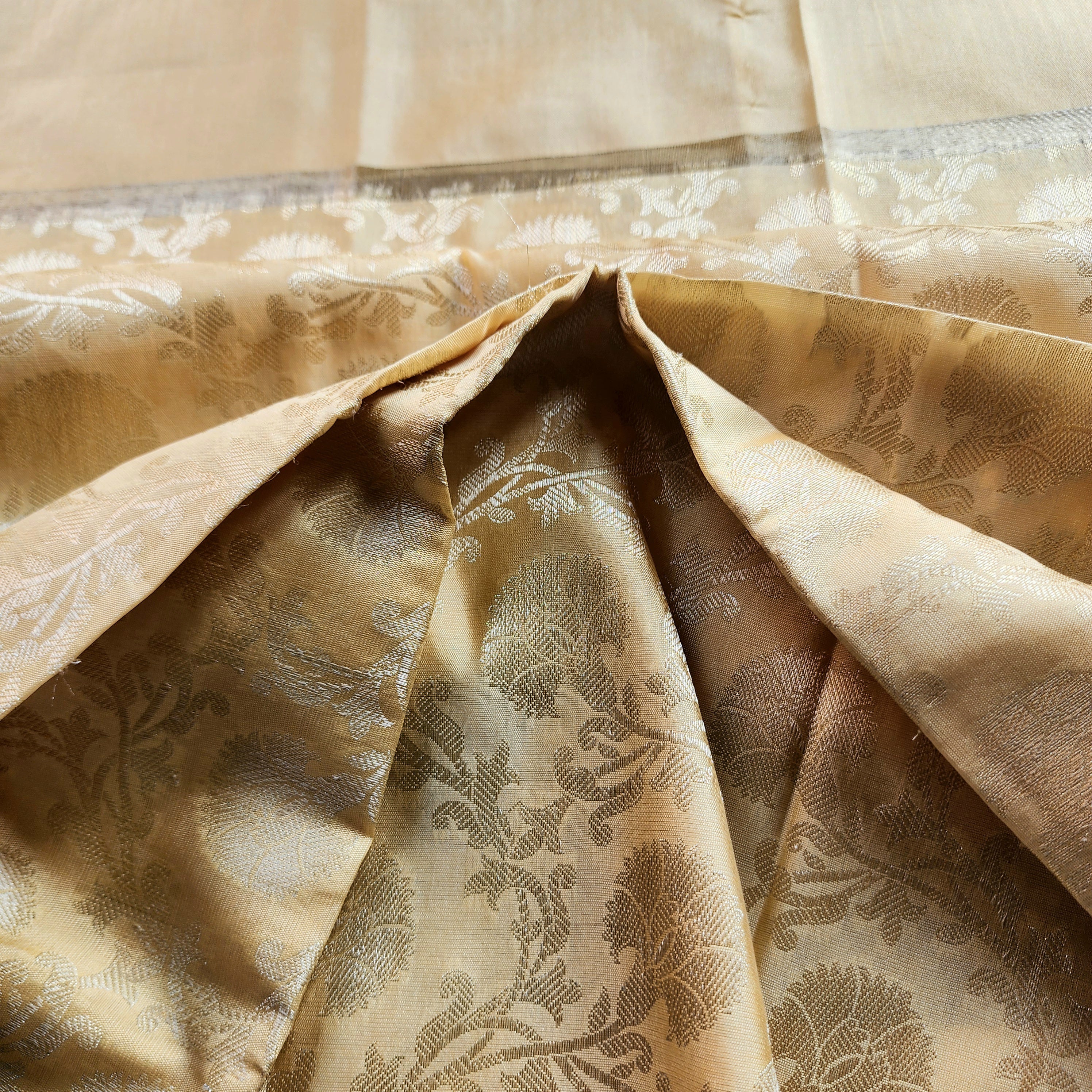 Cream Banarasi Tapetta Silk Dupatta with Gold Floral Zari Weave