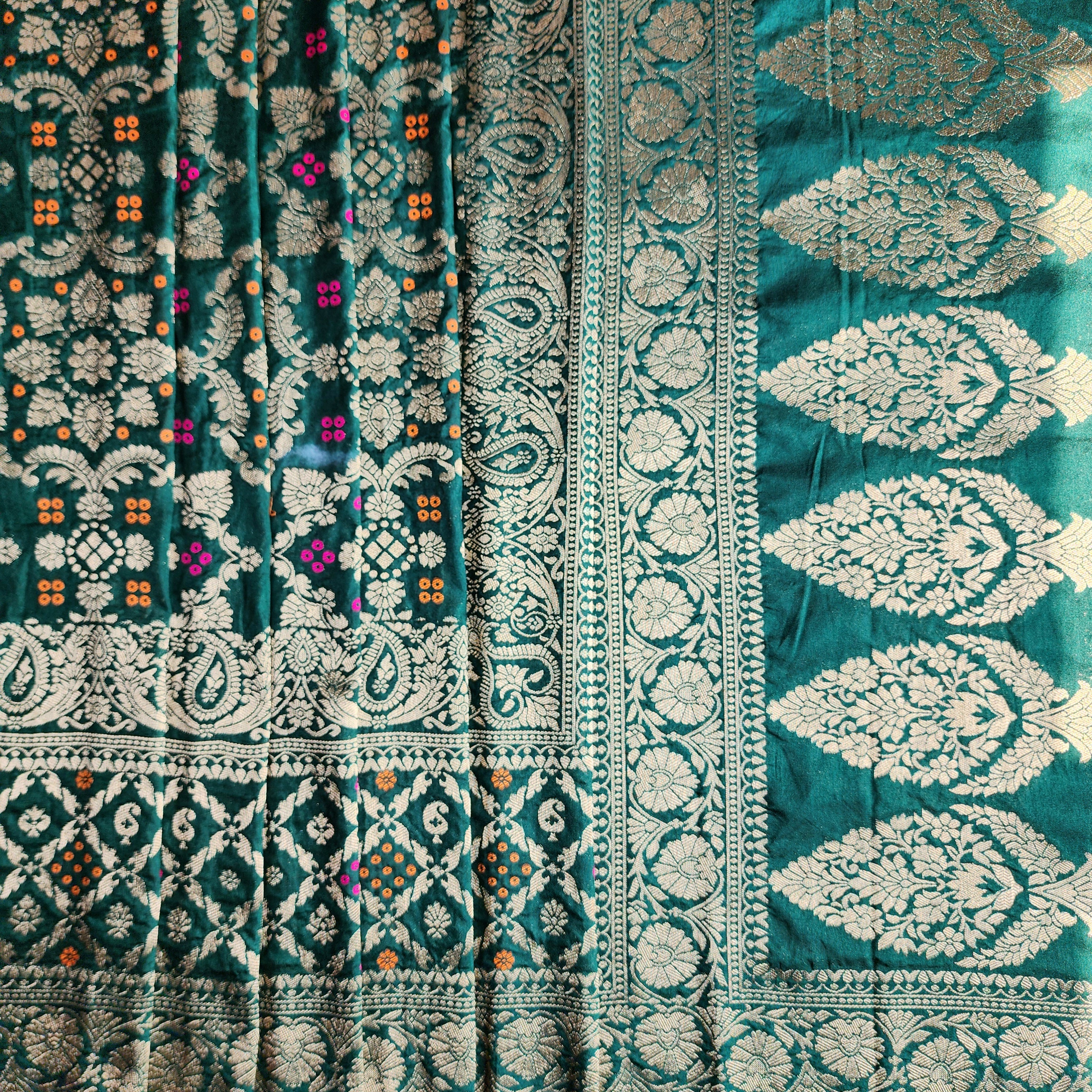 Emerald Green Bandhani Dupatta with Floral and Geometric Zari Weave