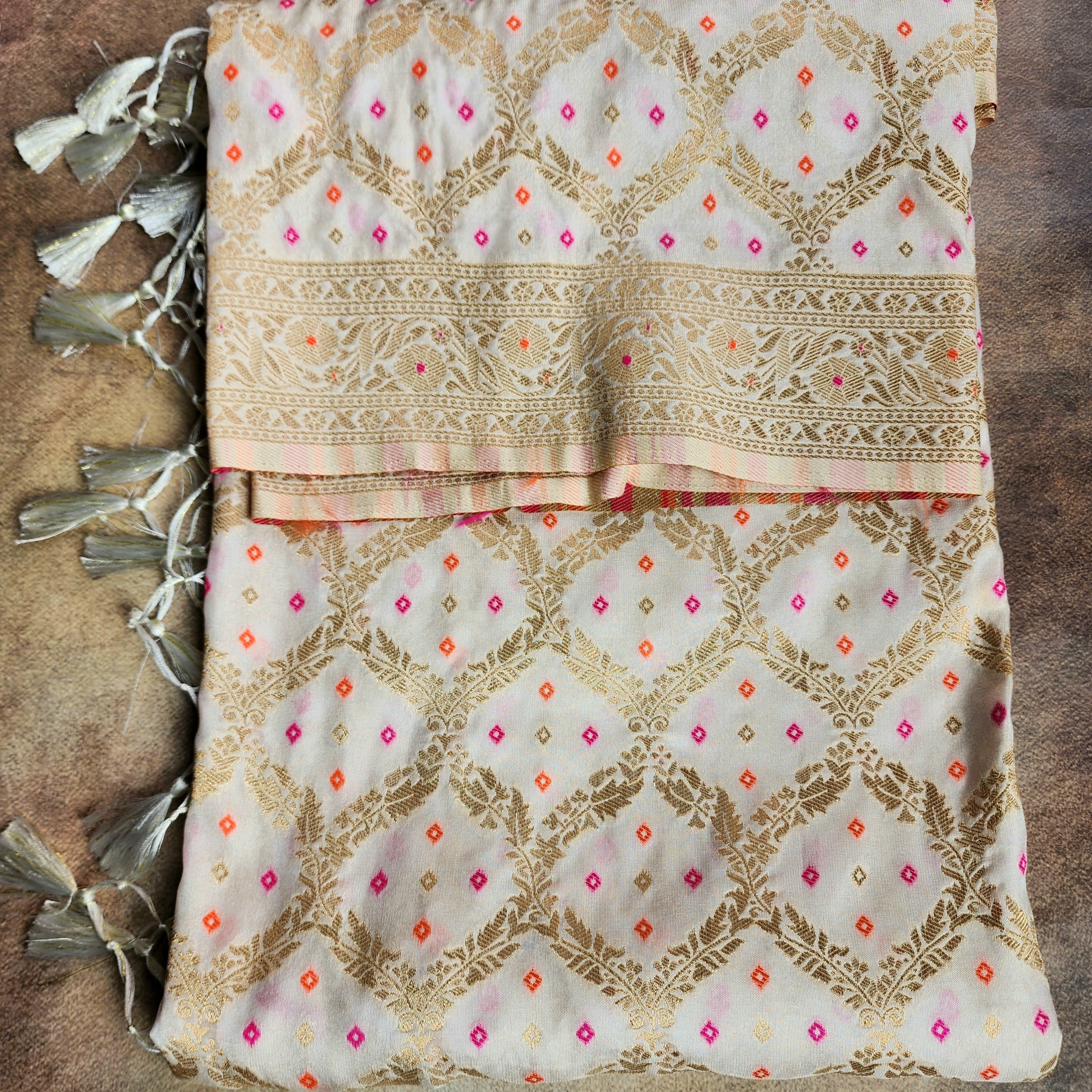 White Bandhani Dupatta with Traditional Jaal