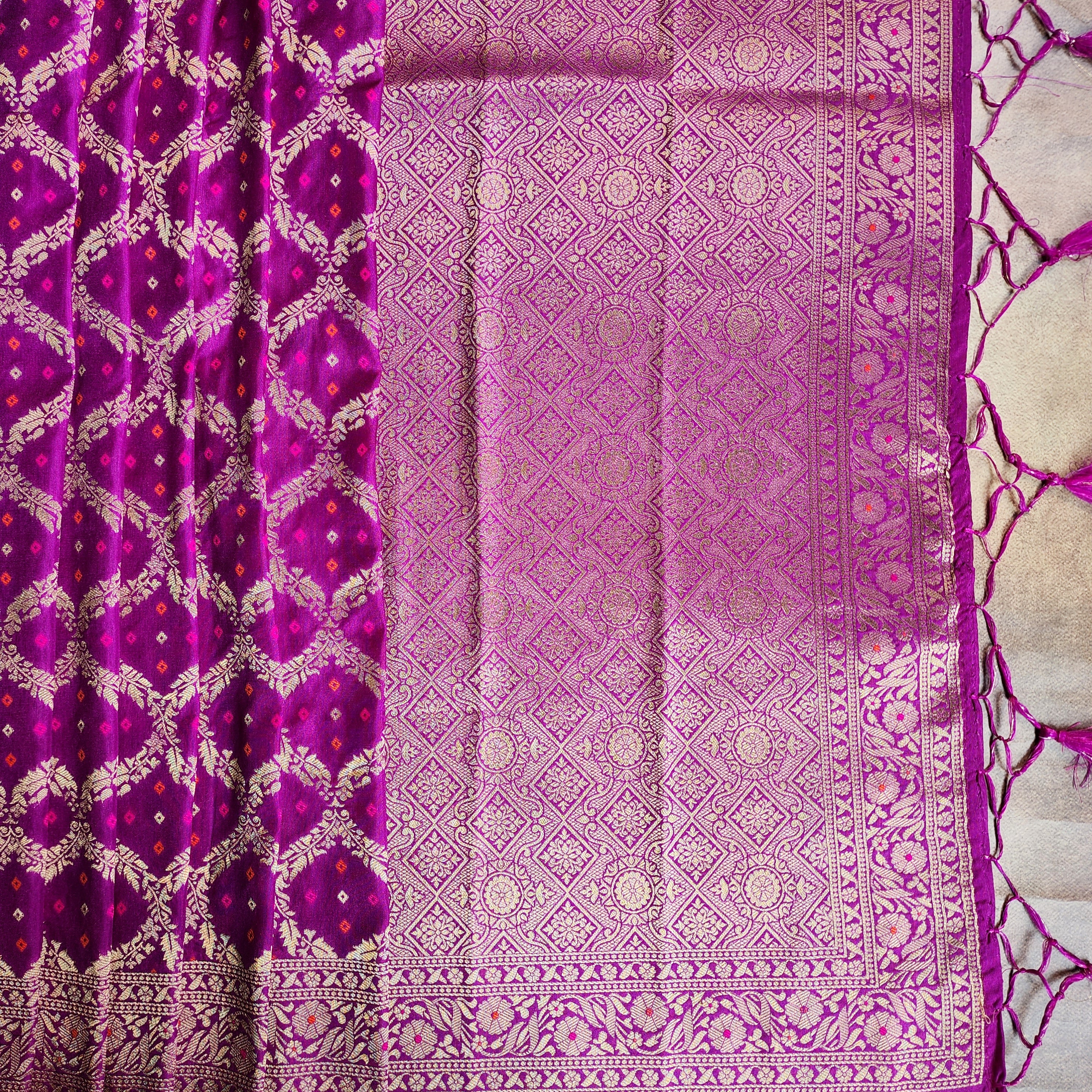 Bright Fuchsia Bandhani Dupatta with Traditional Jaal
