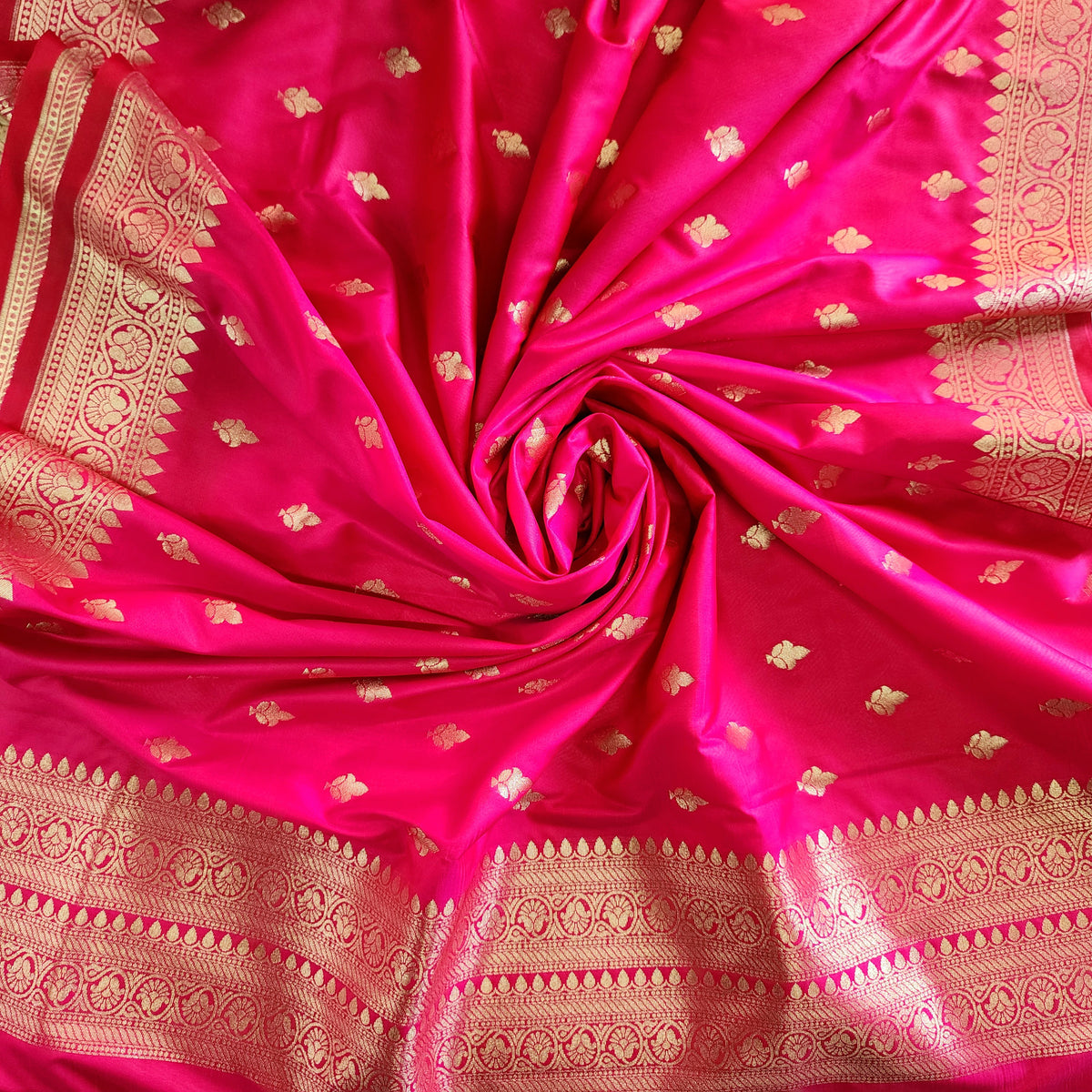 Rani Pink Banarasi Tapetta Silk Leaf Weave Dupatta