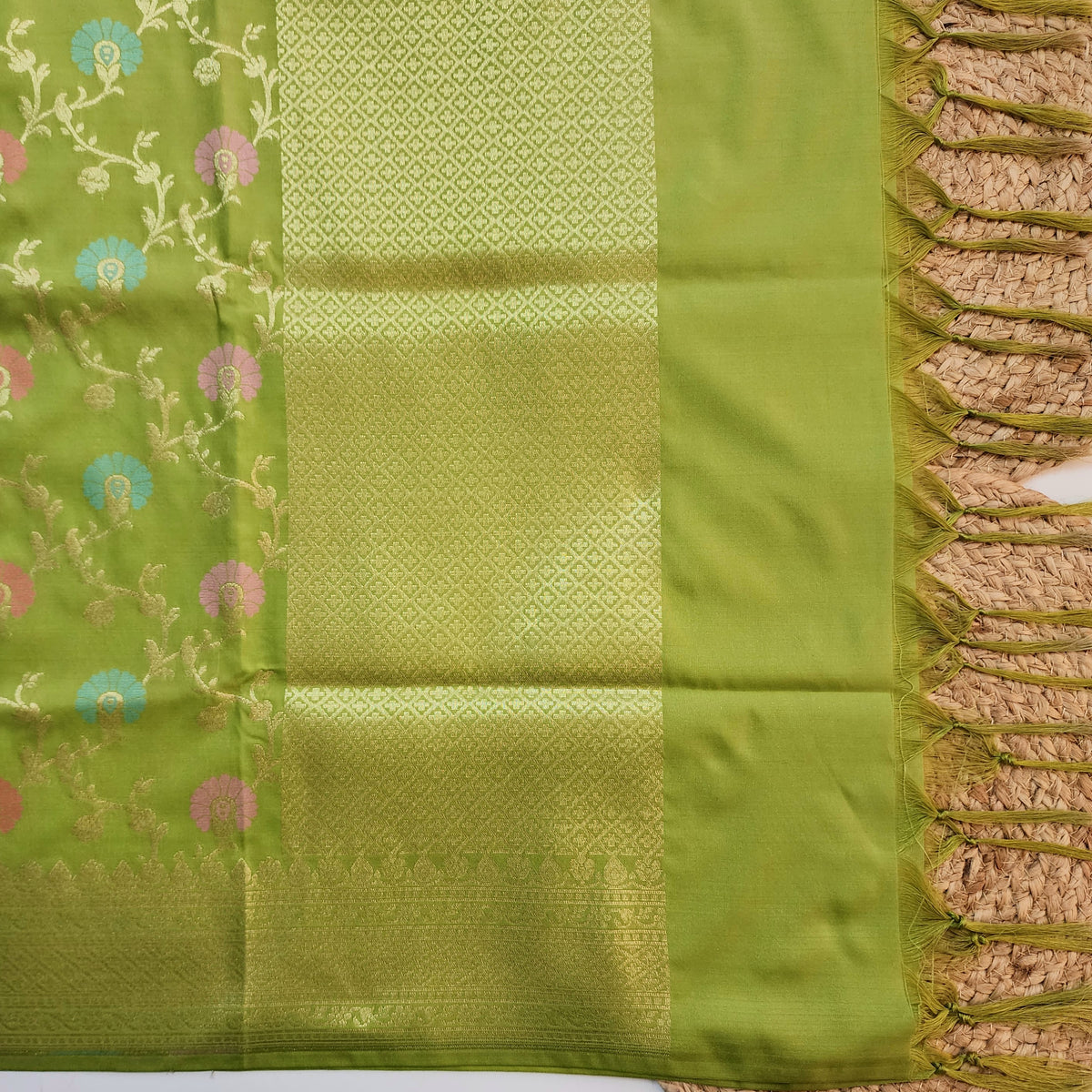 Banarasi Silk Floral Jaal Dupatta - Pistachio Green