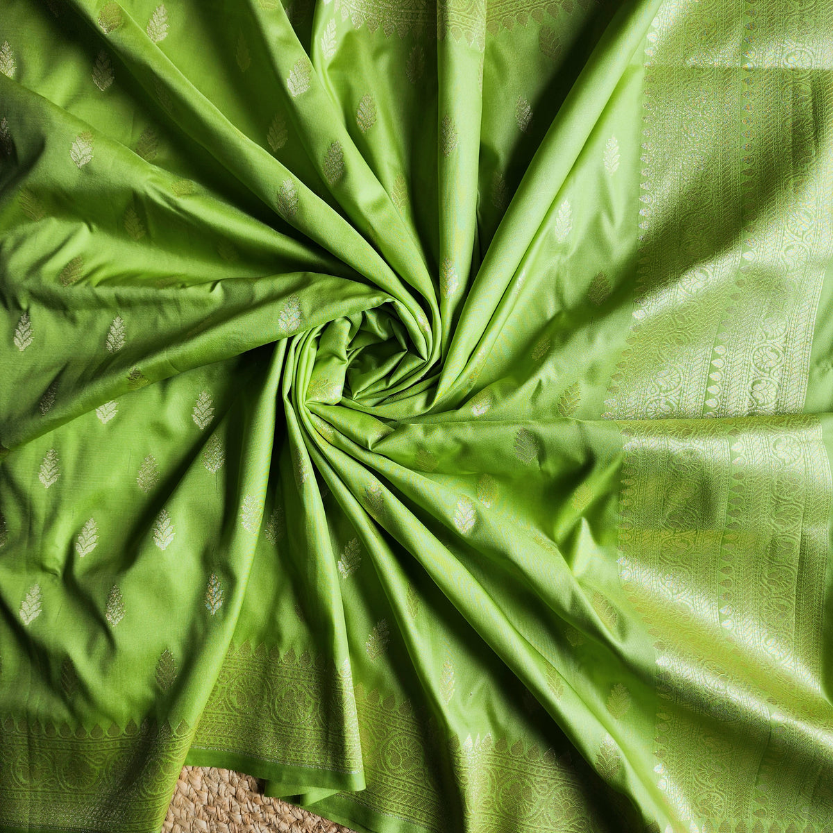 Pista Green Banarasi Tapetta Silk Leaf Weave Dupatta
