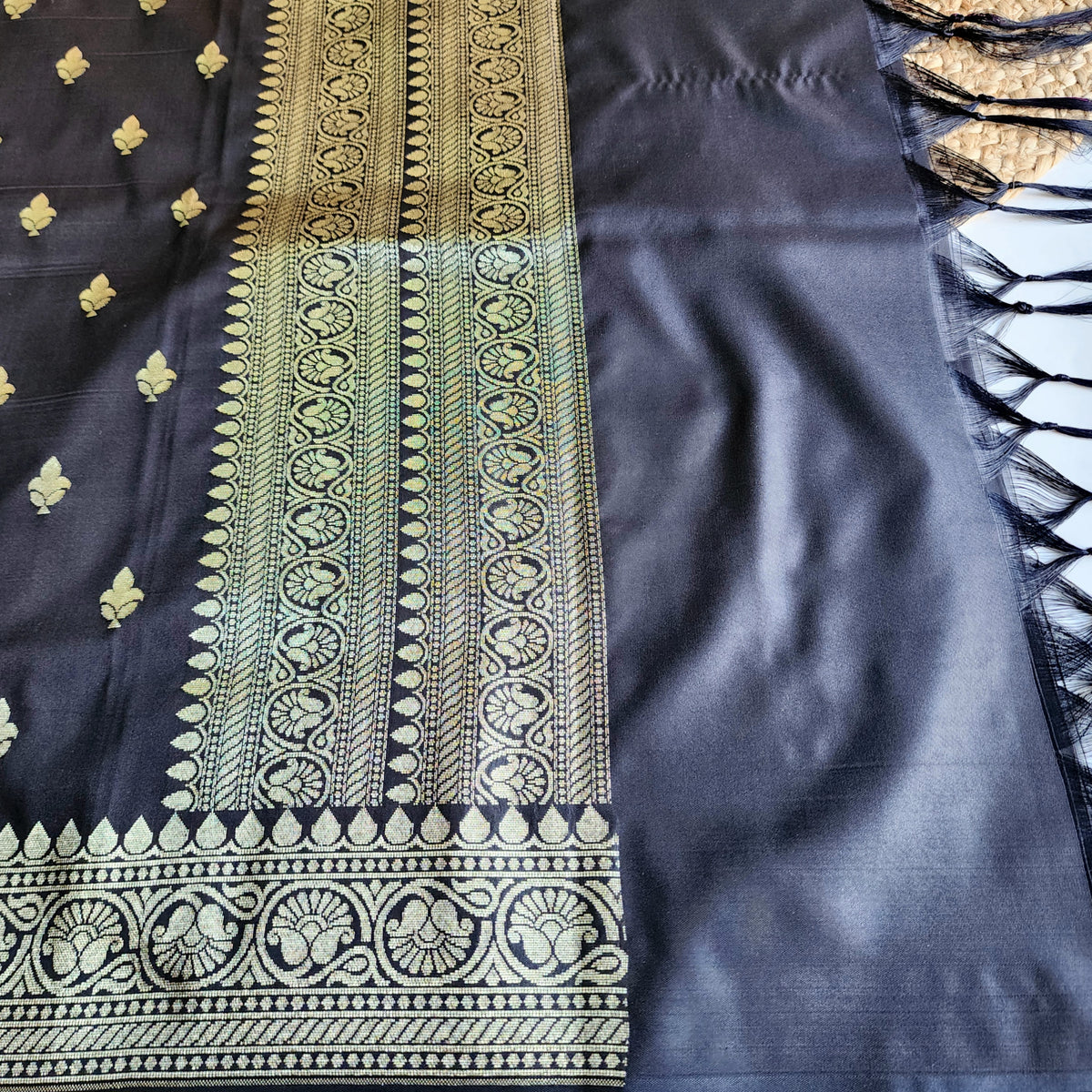 Charcoal Black Banarasi Tapetta Silk Leaf Weave Dupatta