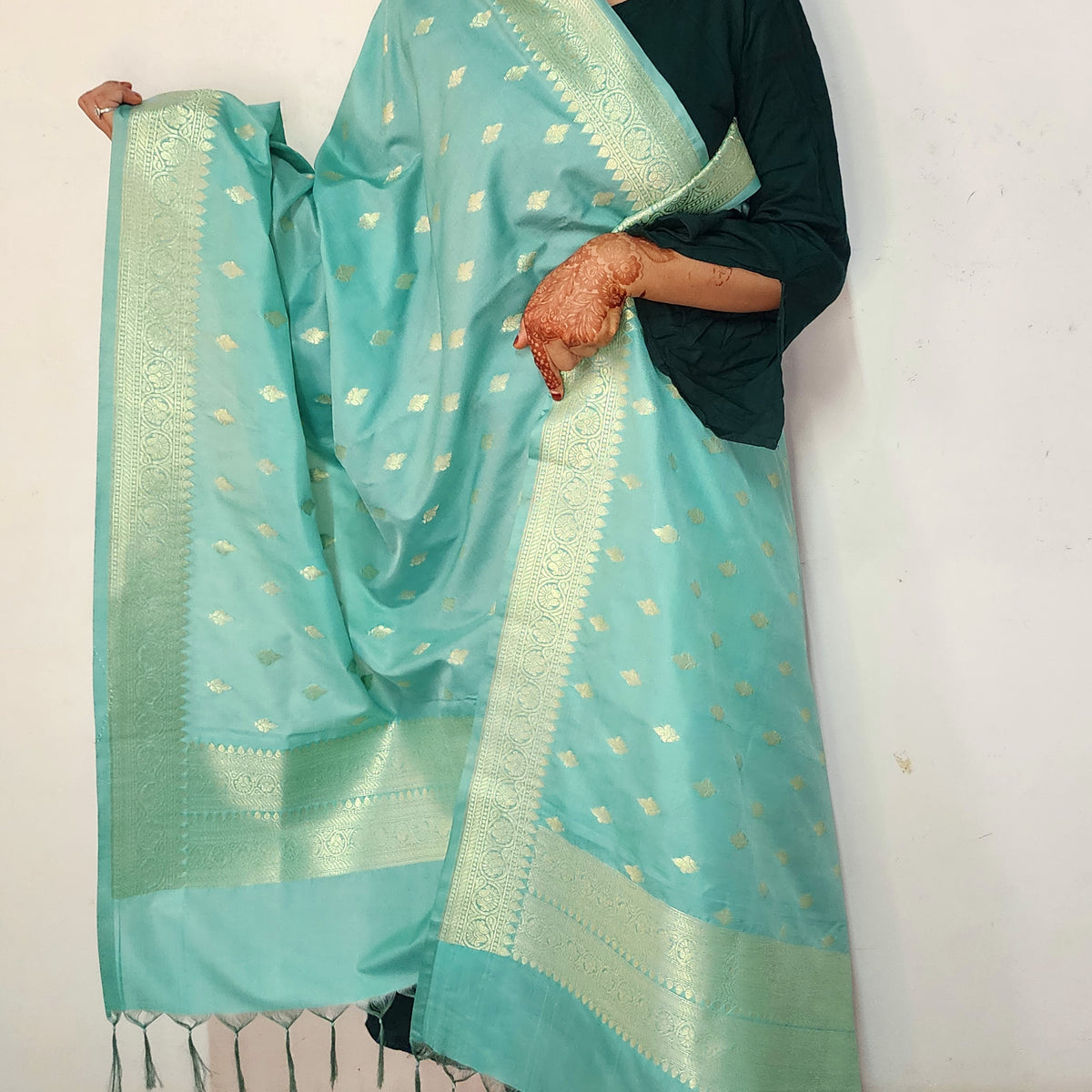 Aqua Green Banarasi Tapetta Silk Leaf Weave Dupatta