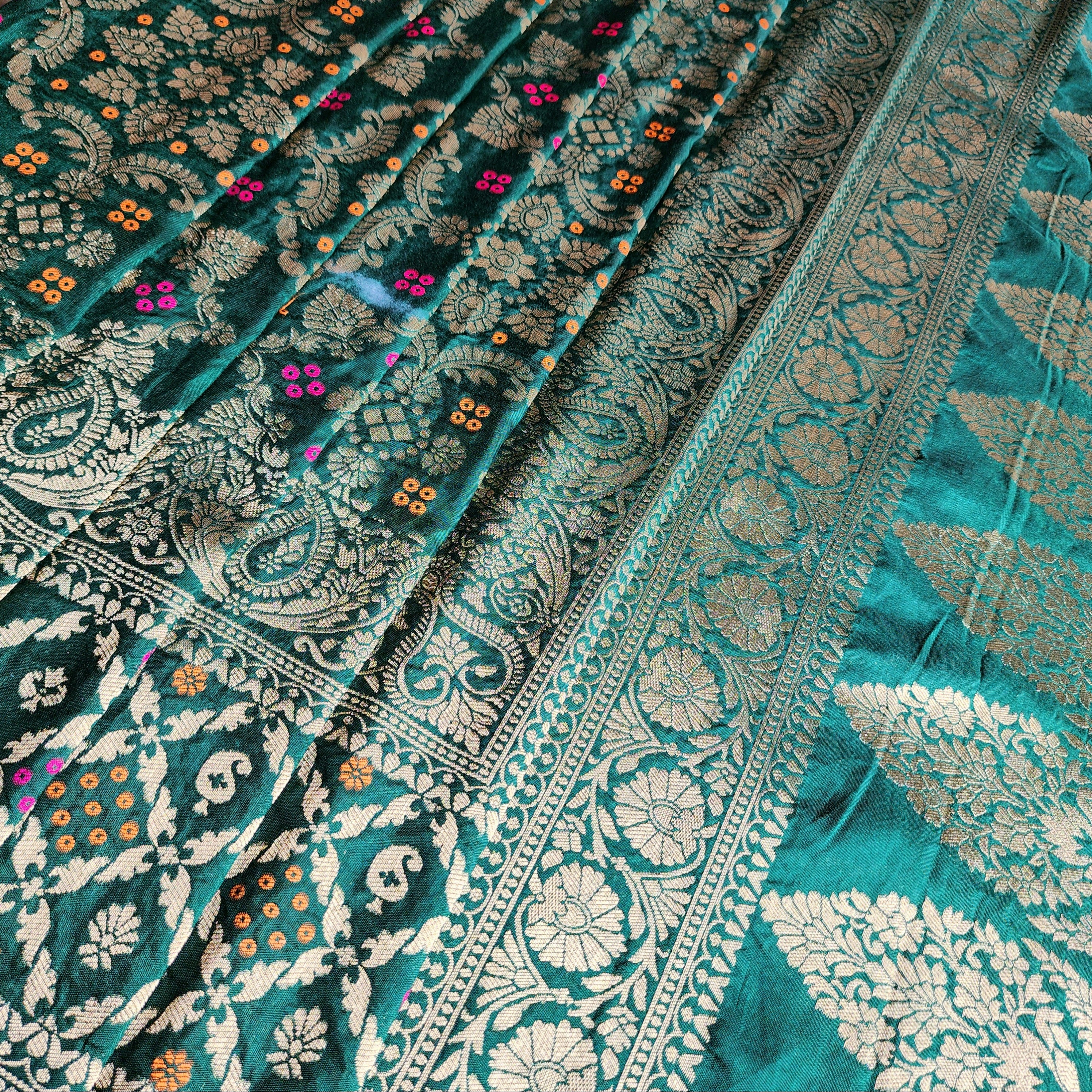 Emerald Green Bandhani Dupatta with Floral and Geometric Zari Weave