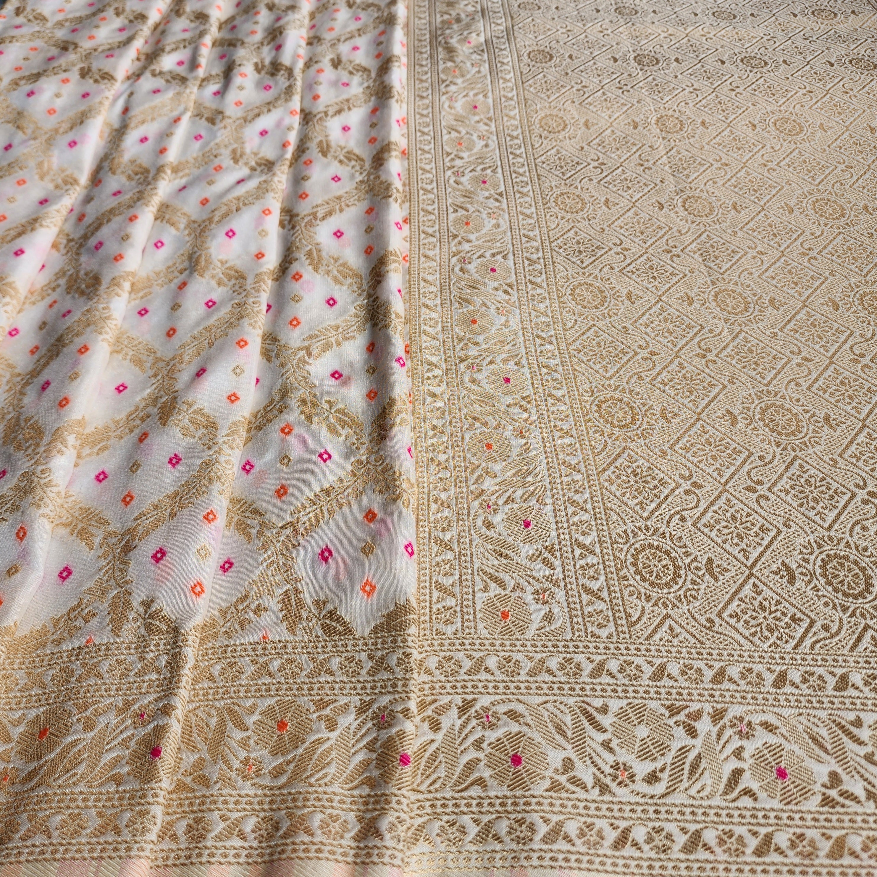 White Bandhani Dupatta with Traditional Jaal