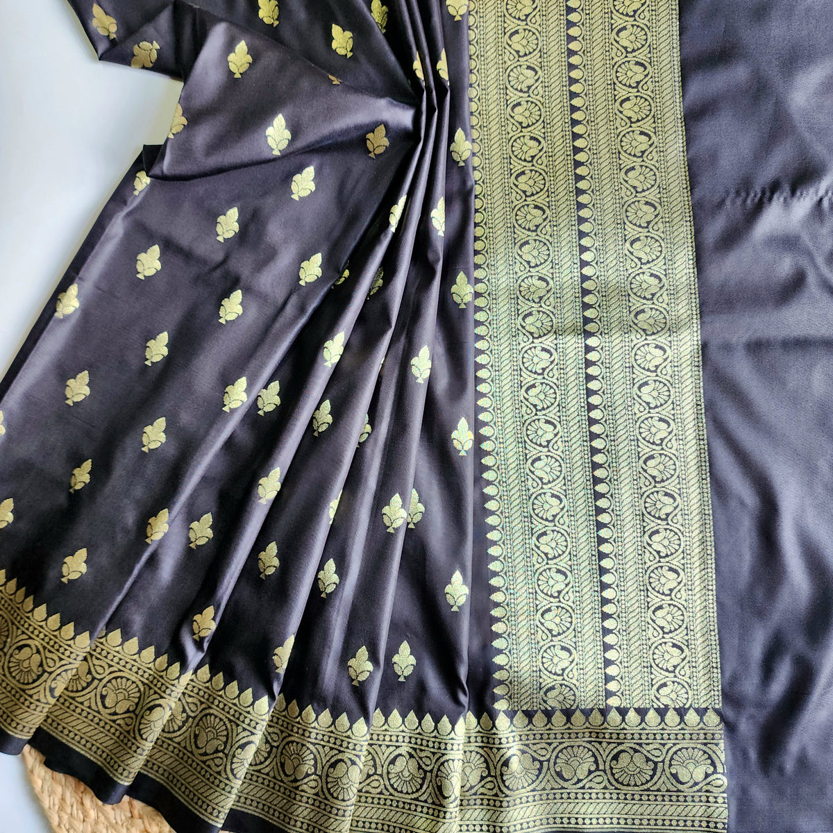 Charcoal Black Banarasi Tapetta Silk Leaf Weave Dupatta