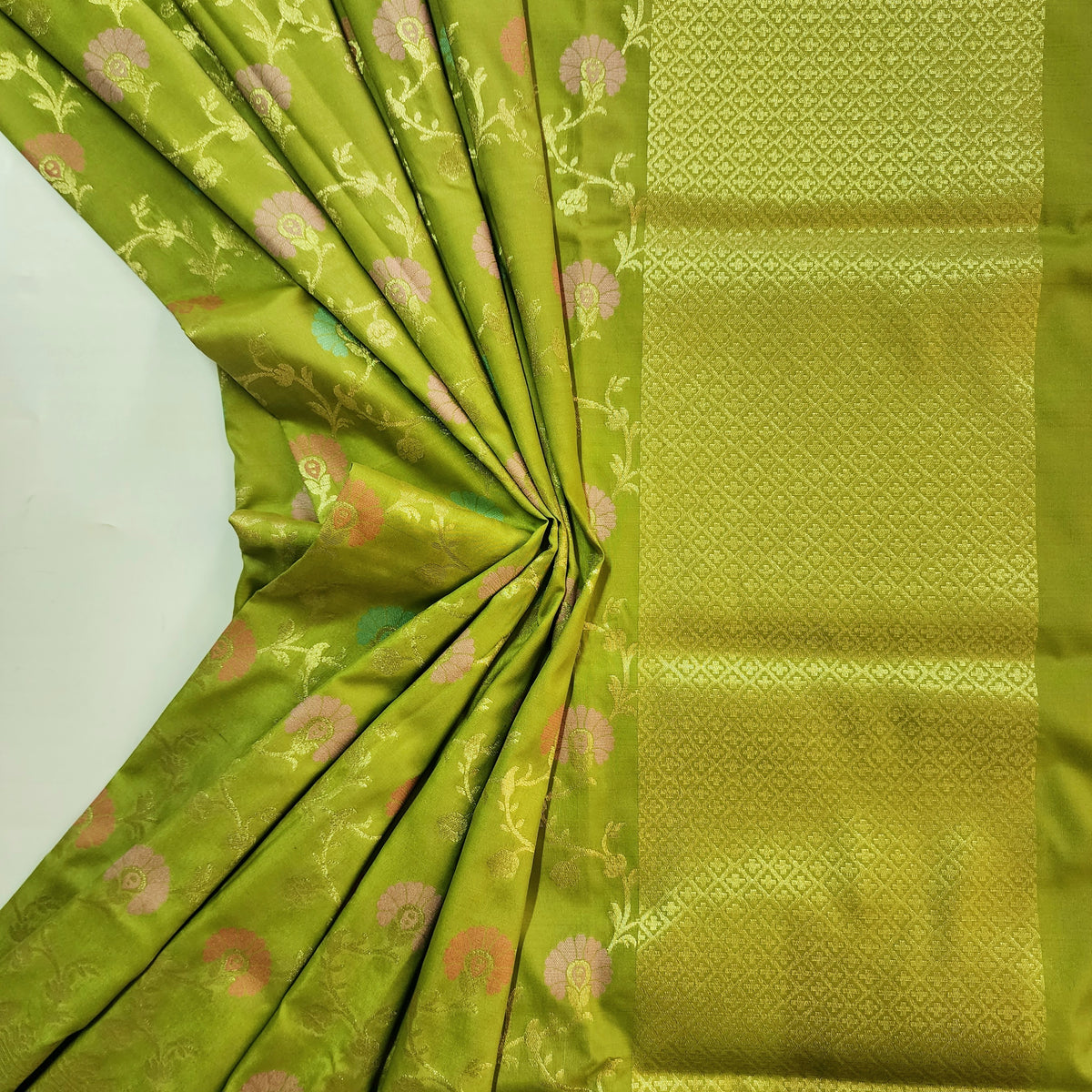 Banarasi Silk Floral Jaal Dupatta - Pistachio Green