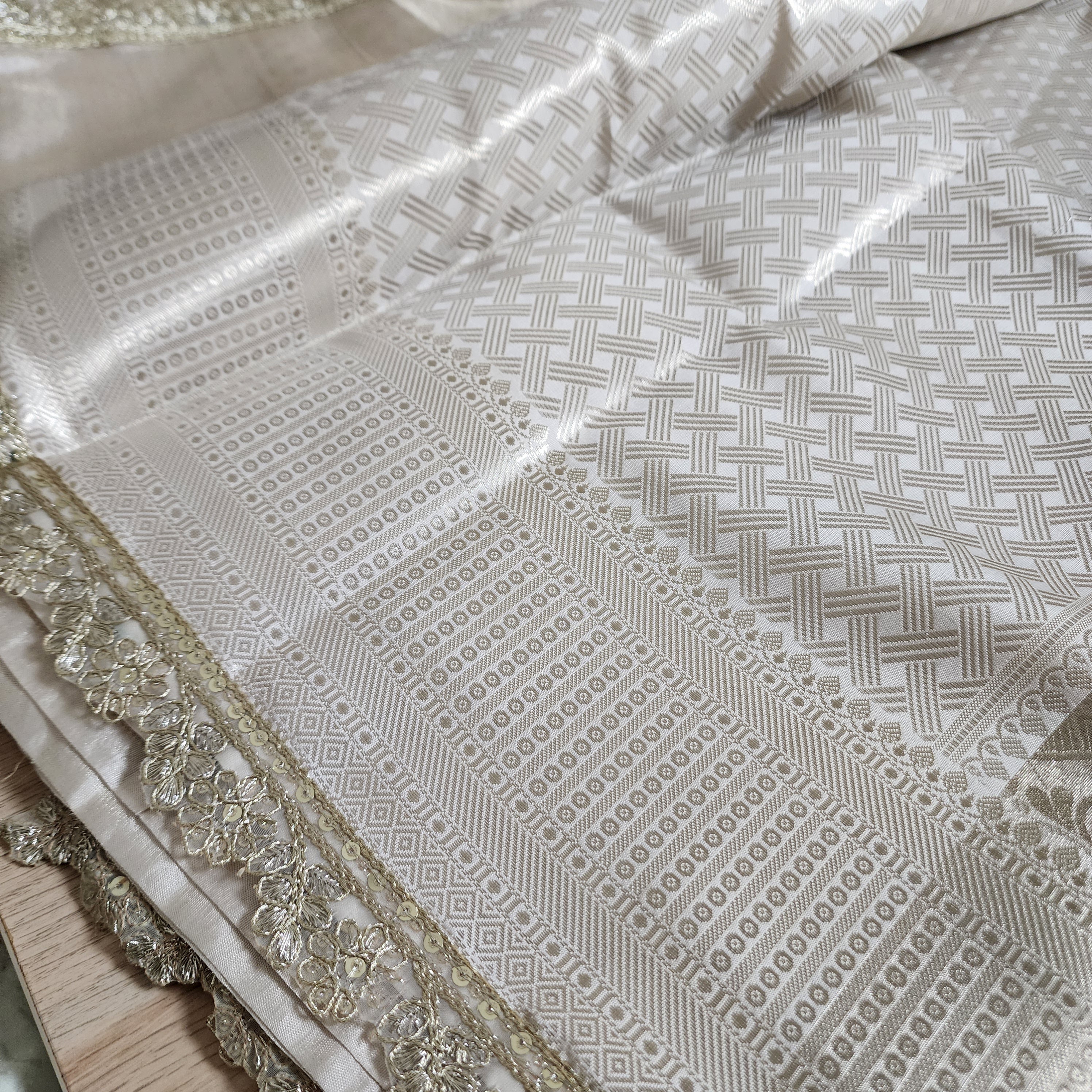 Elegant Glass Tissue Silk Saree in Brocade style weaving