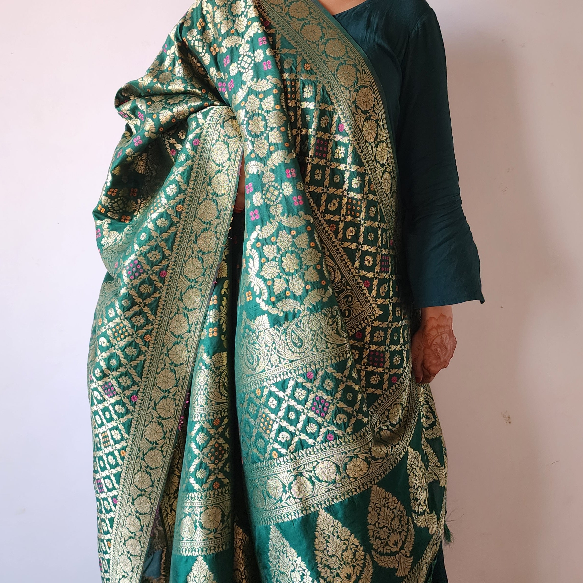 Emerald Green Bandhani Dupatta with Floral and Geometric Zari Weave