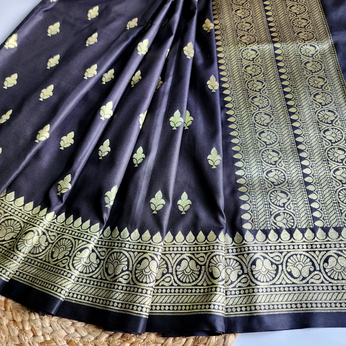 Charcoal Black Banarasi Tapetta Silk Leaf Weave Dupatta