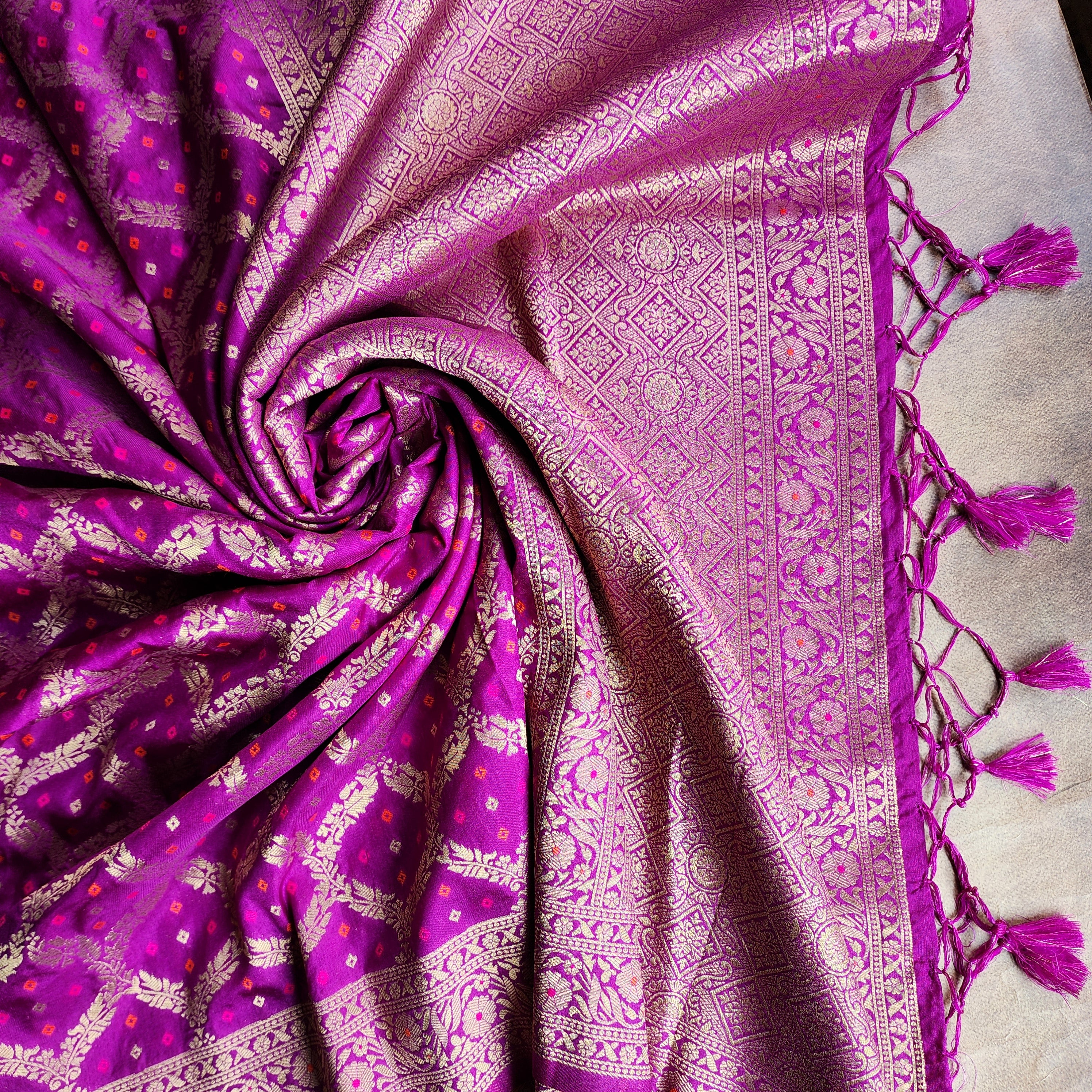Bright Fuchsia Bandhani Dupatta with Traditional Jaal