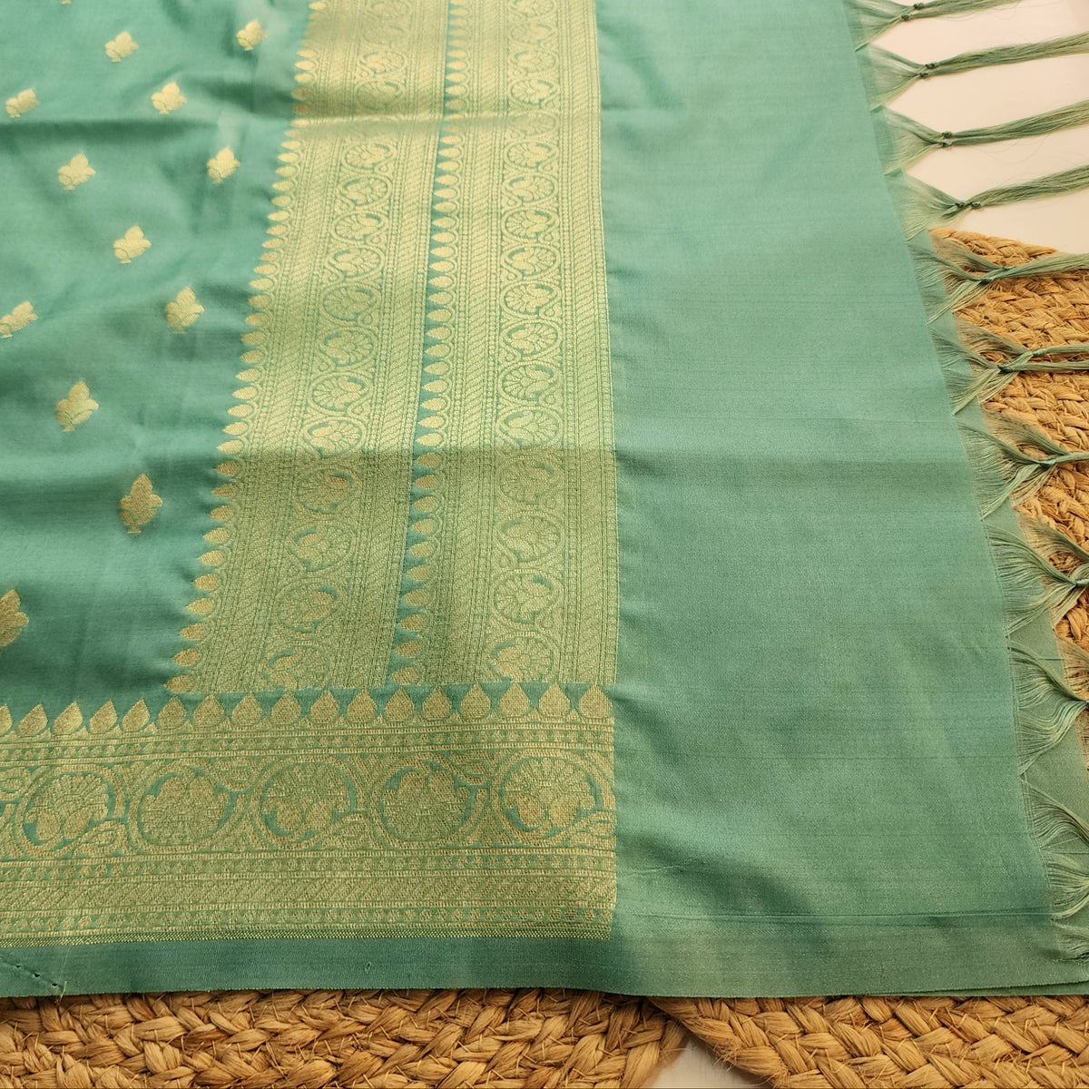 Aqua Green Banarasi Tapetta Silk Leaf Weave Dupatta