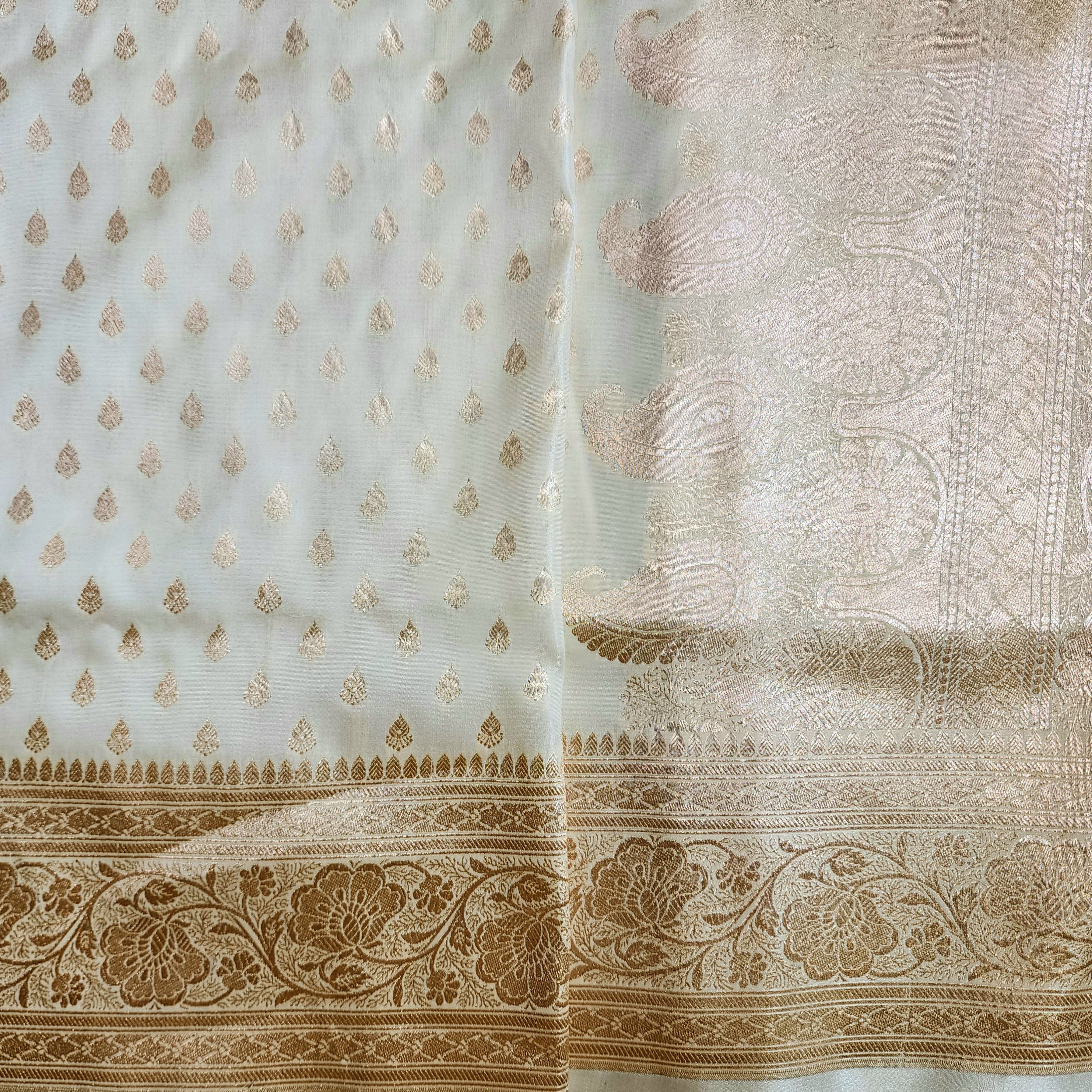Rich White Banarasi Silk Saree with Gold Zari Weaving