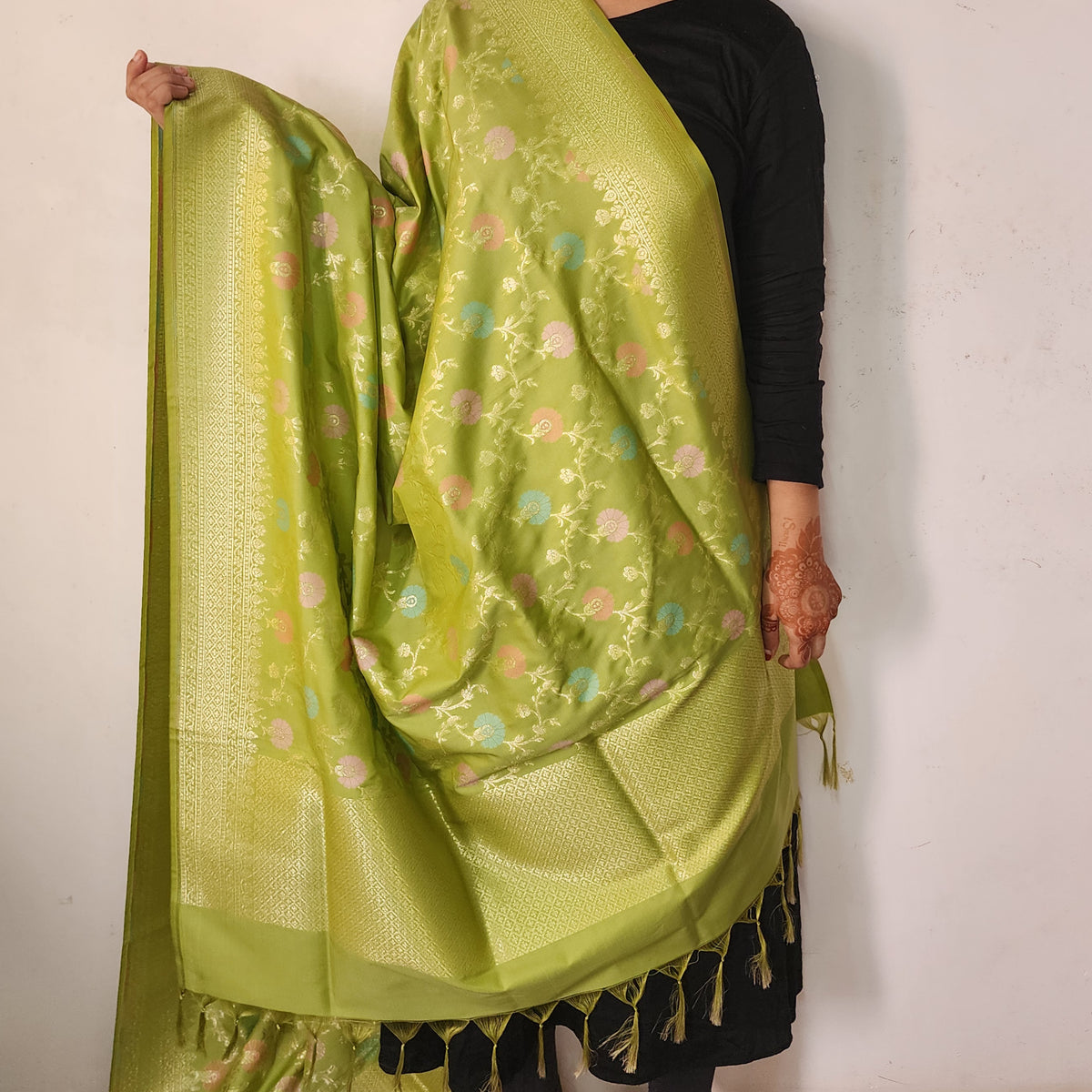 Banarasi Silk Floral Jaal Dupatta - Pistachio Green