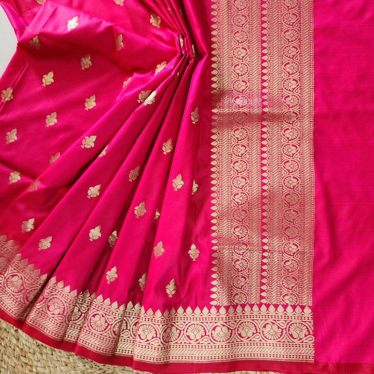 Rani Pink Banarasi Tapetta Silk Leaf Weave Dupatta