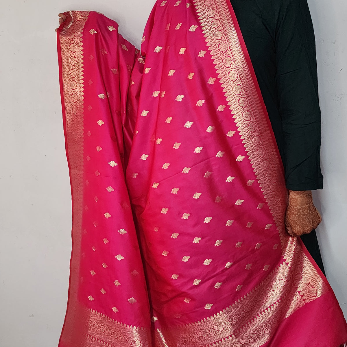 Rani Pink Banarasi Tapetta Silk Leaf Weave Dupatta