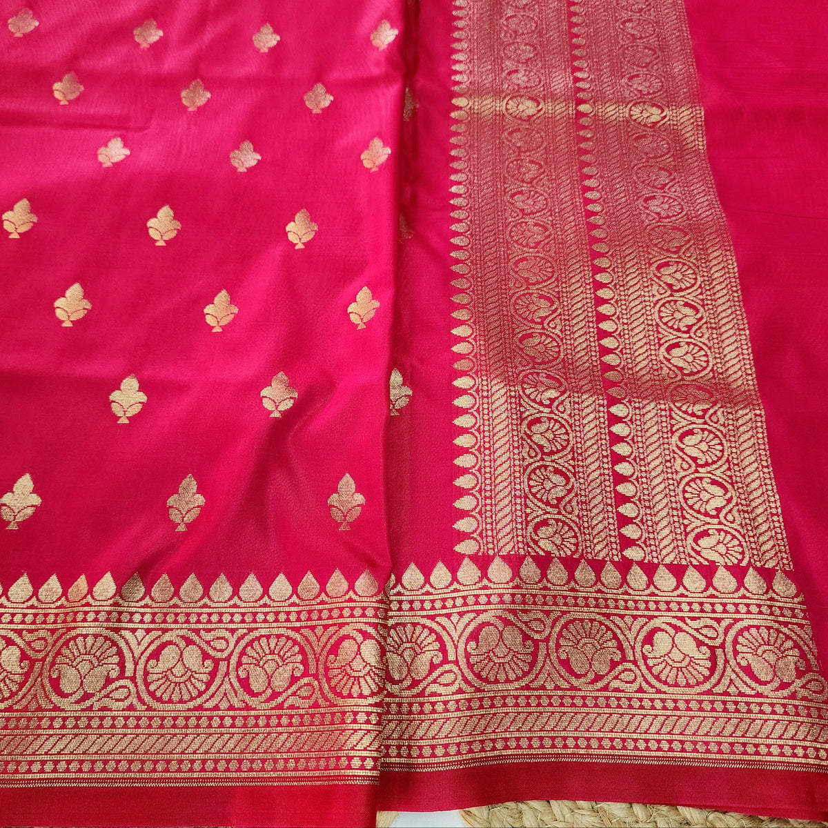Rani Pink Banarasi Tapetta Silk Leaf Weave Dupatta