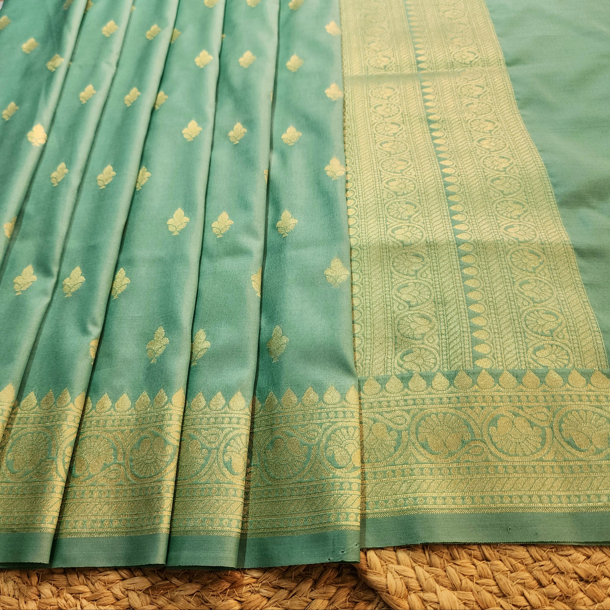 Aqua Green Banarasi Tapetta Silk Leaf Weave Dupatta