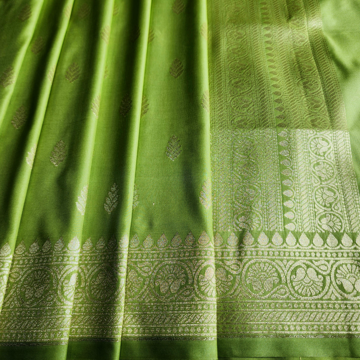 Pista Green Banarasi Tapetta Silk Leaf Weave Dupatta