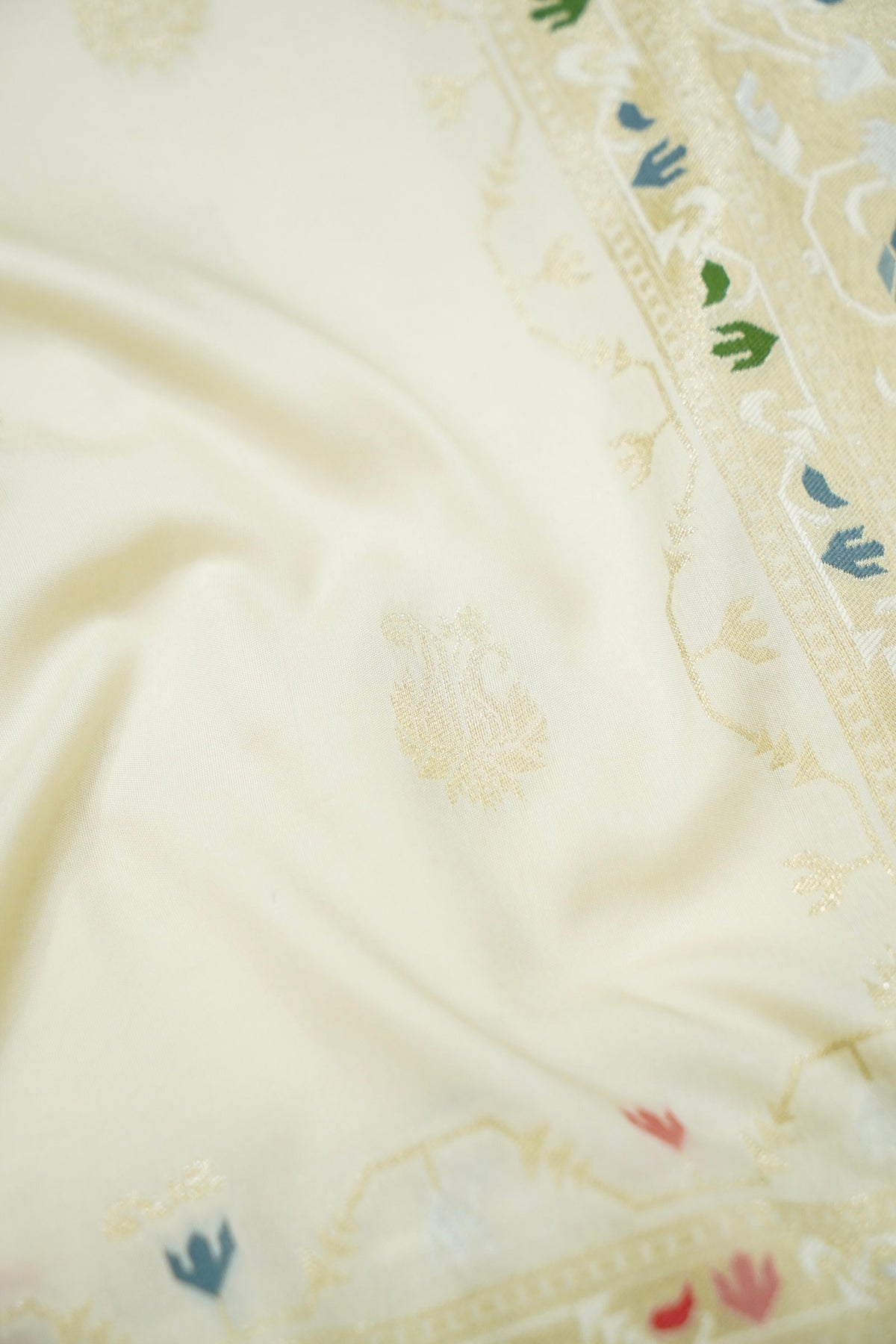 Peshavi - Ivory Paithani Silk Saree with Stitched Blouse