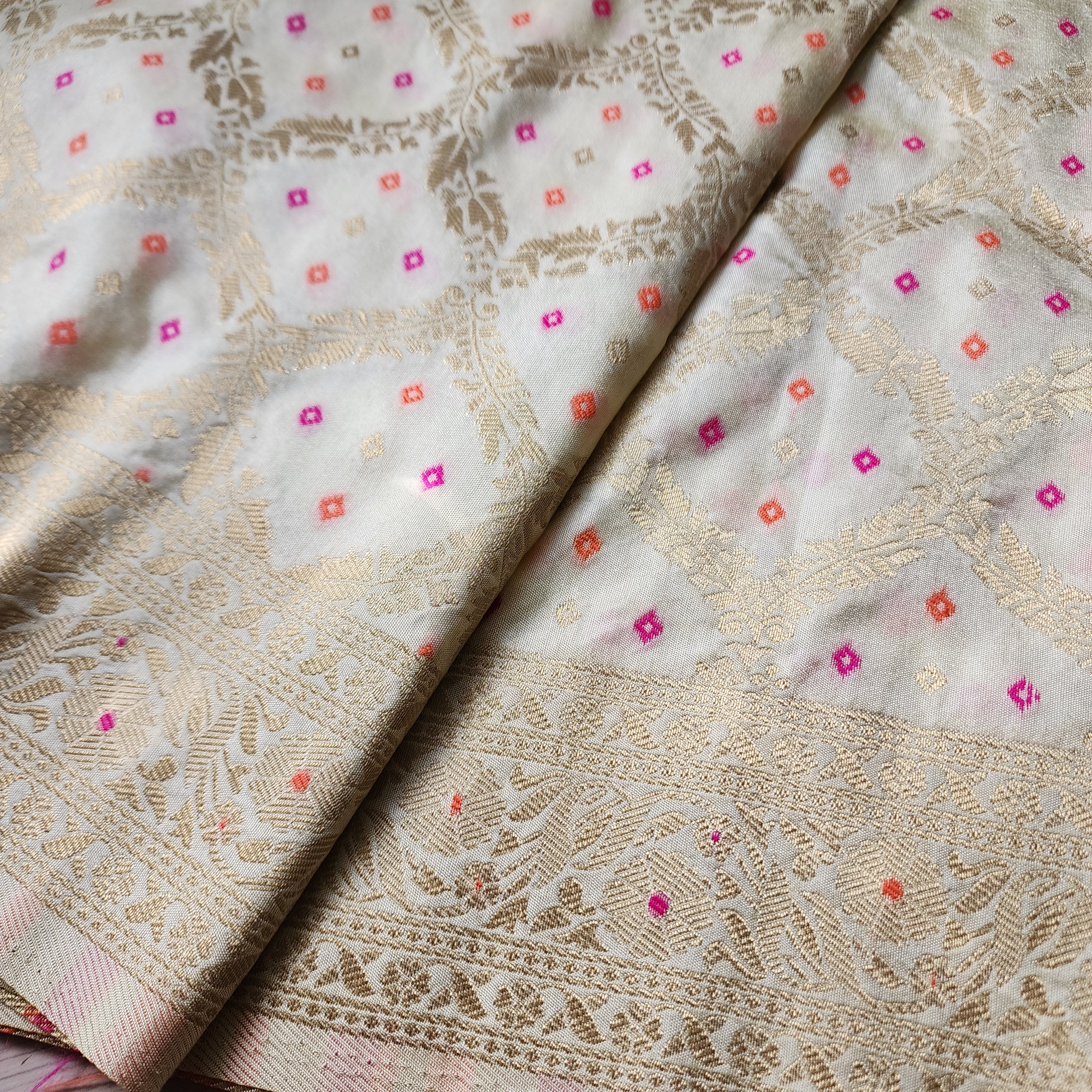 Cream Bandhani Dupatta with Traditional Jaal