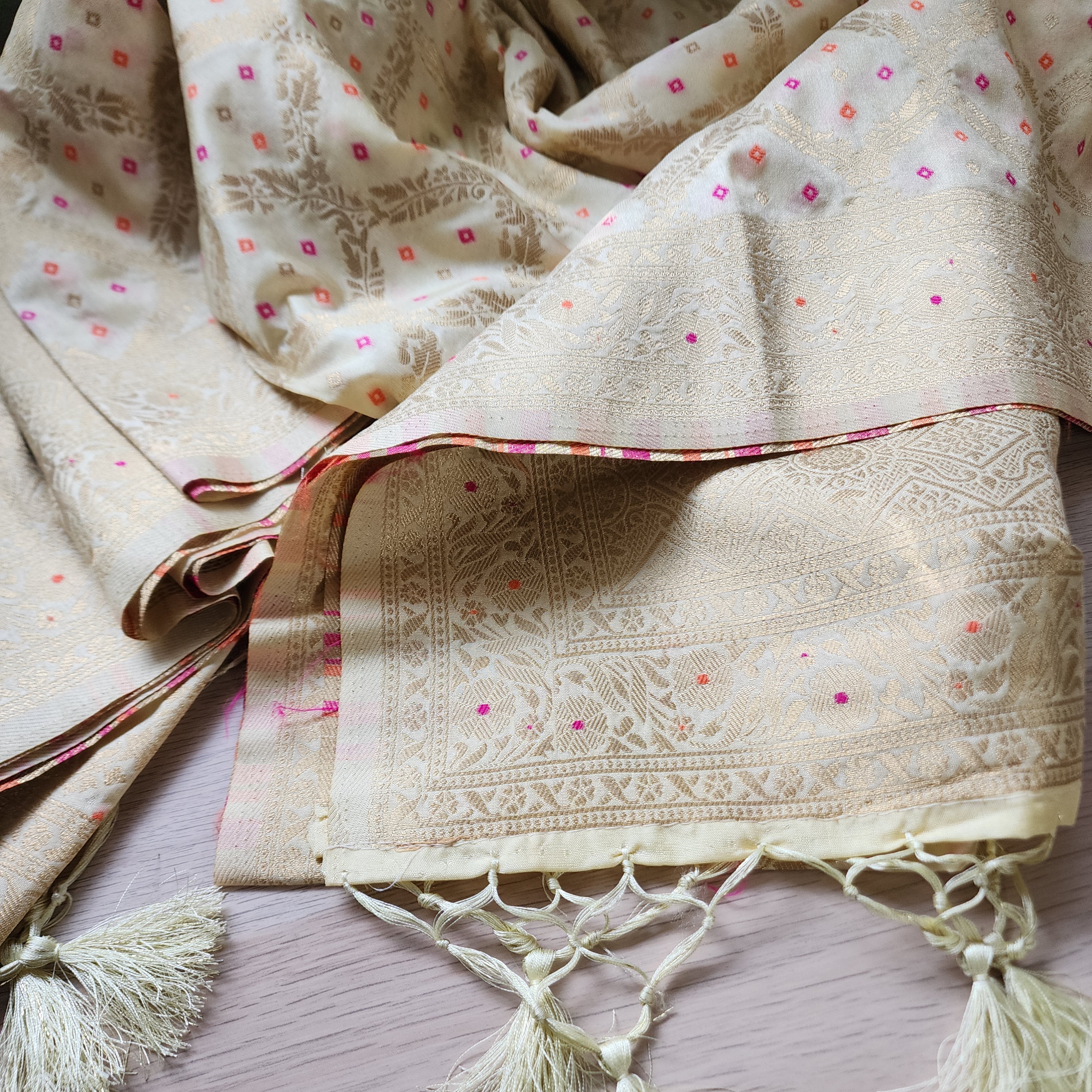 Cream Bandhani Dupatta with Traditional Jaal