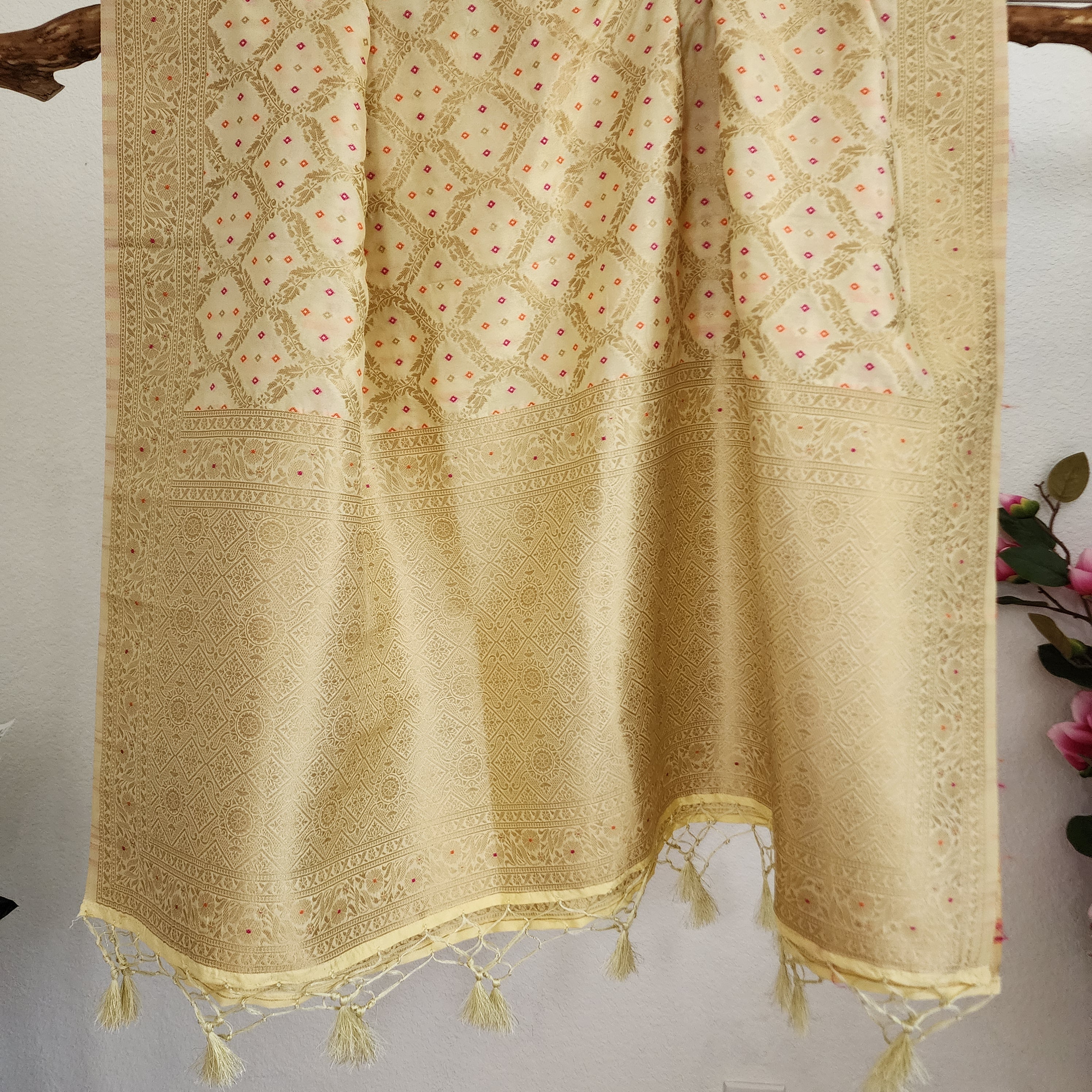 Cream Bandhani Dupatta with Traditional Jaal