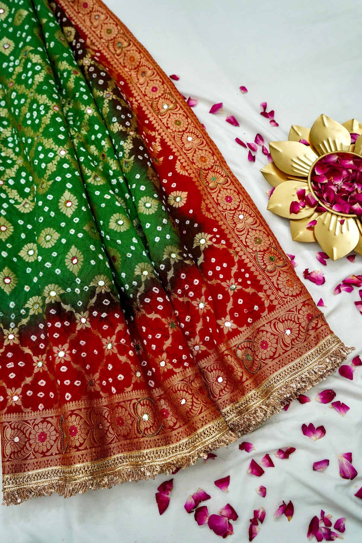 Dual-Tone Paisley Motif Emerald Green and Red Bandhani Dupion Silk Saree