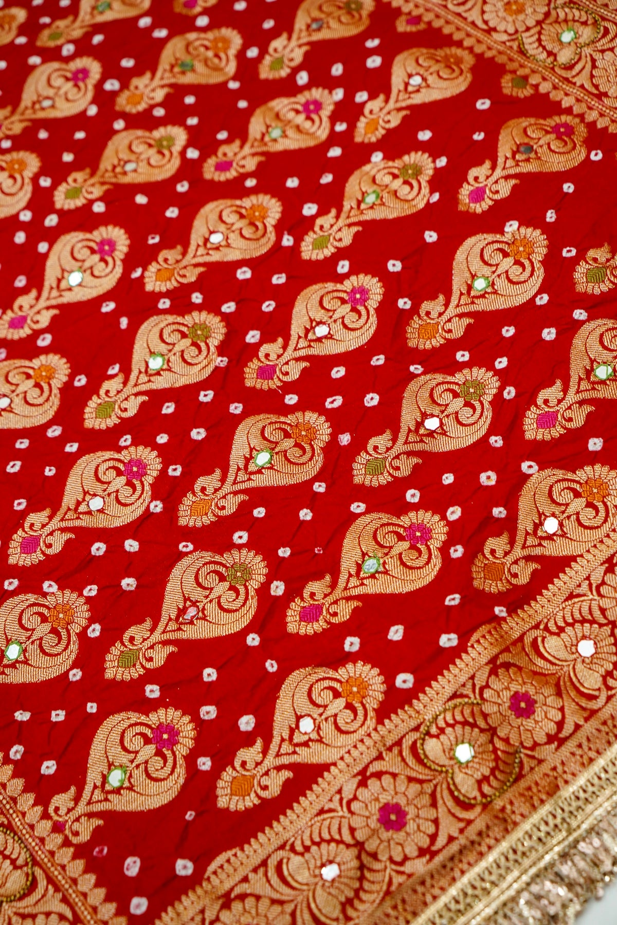 Dual-Tone Paisley Motif Emerald Green and Red Bandhani Dupion Silk Saree