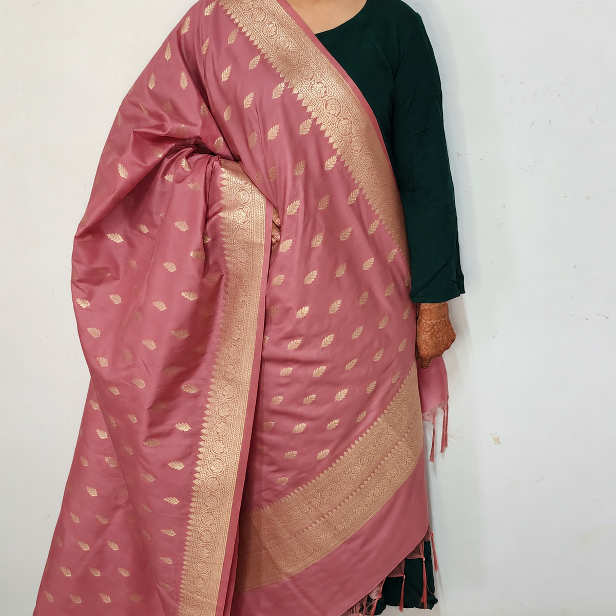 Mauve Pink Banarasi Tapetta Silk Leaf Weave Dupatta