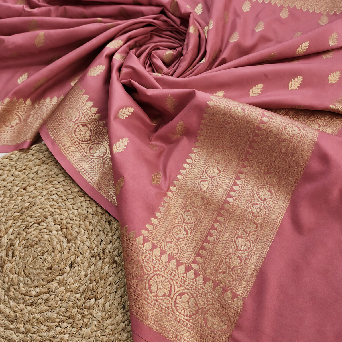 Mauve Pink Banarasi Tapetta Silk Leaf Weave Dupatta